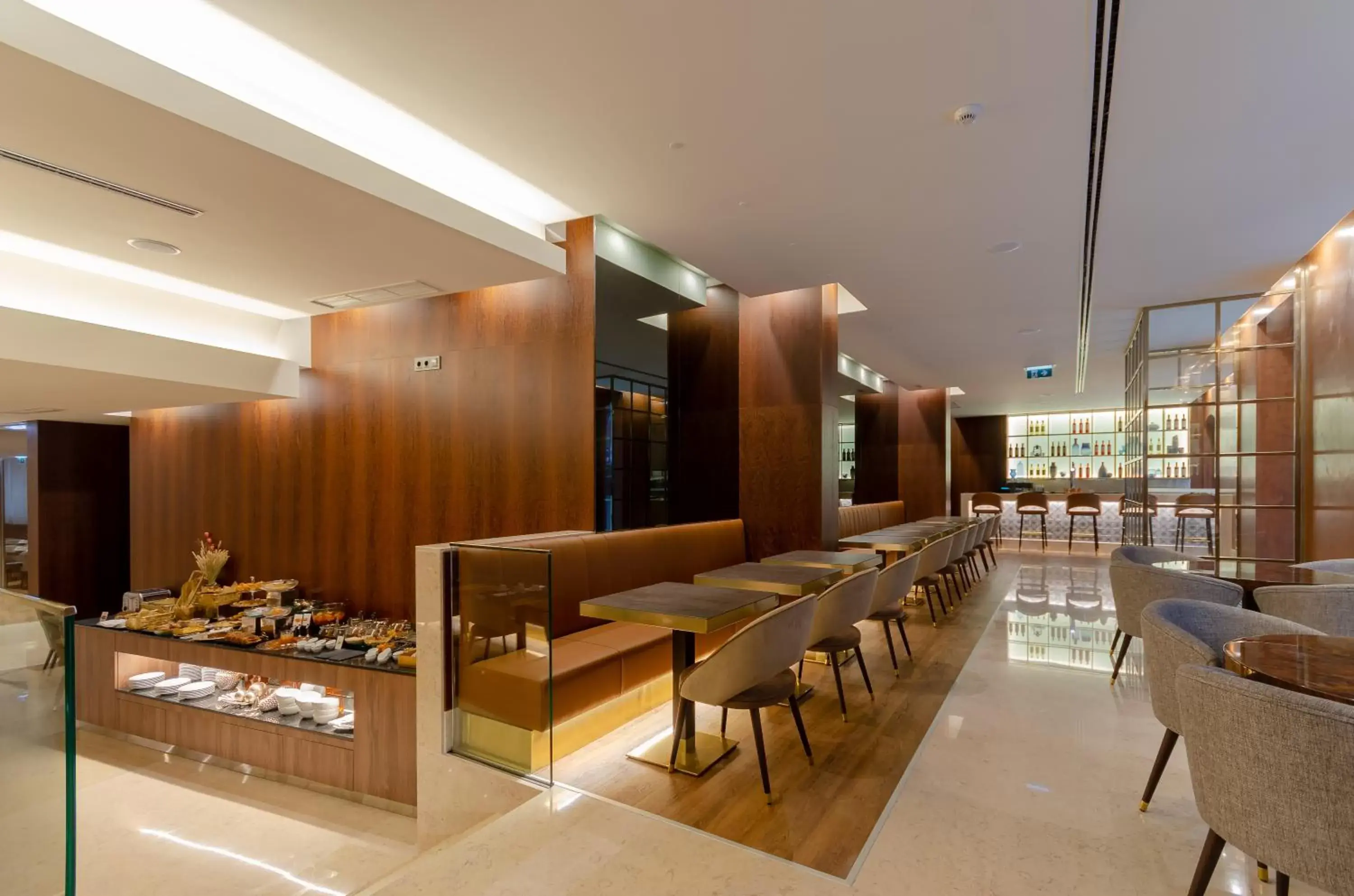 Restaurant/places to eat in TURIM Boulevard Hotel