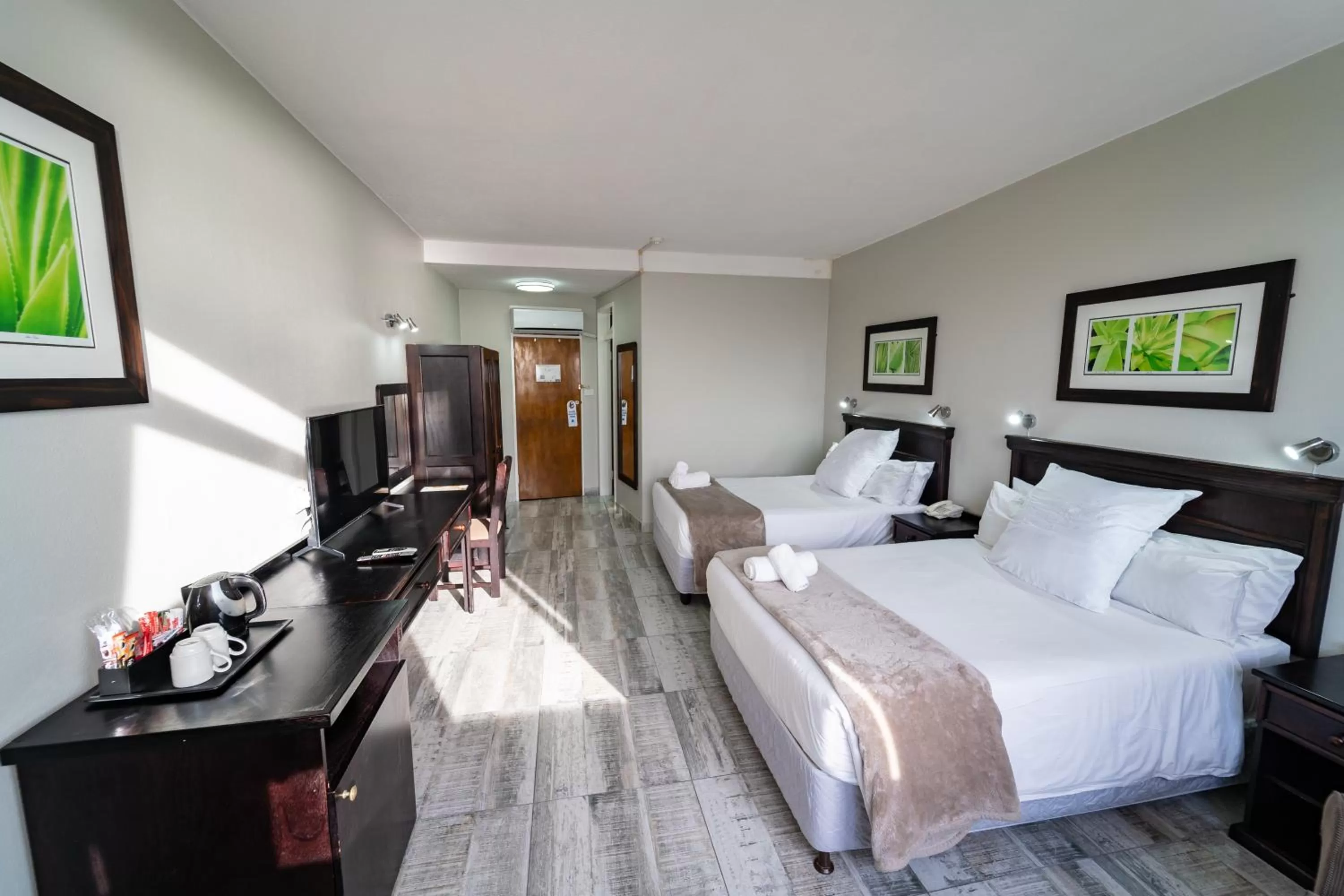 Photo of the whole room, Bed in Gooderson Tropicana Hotel