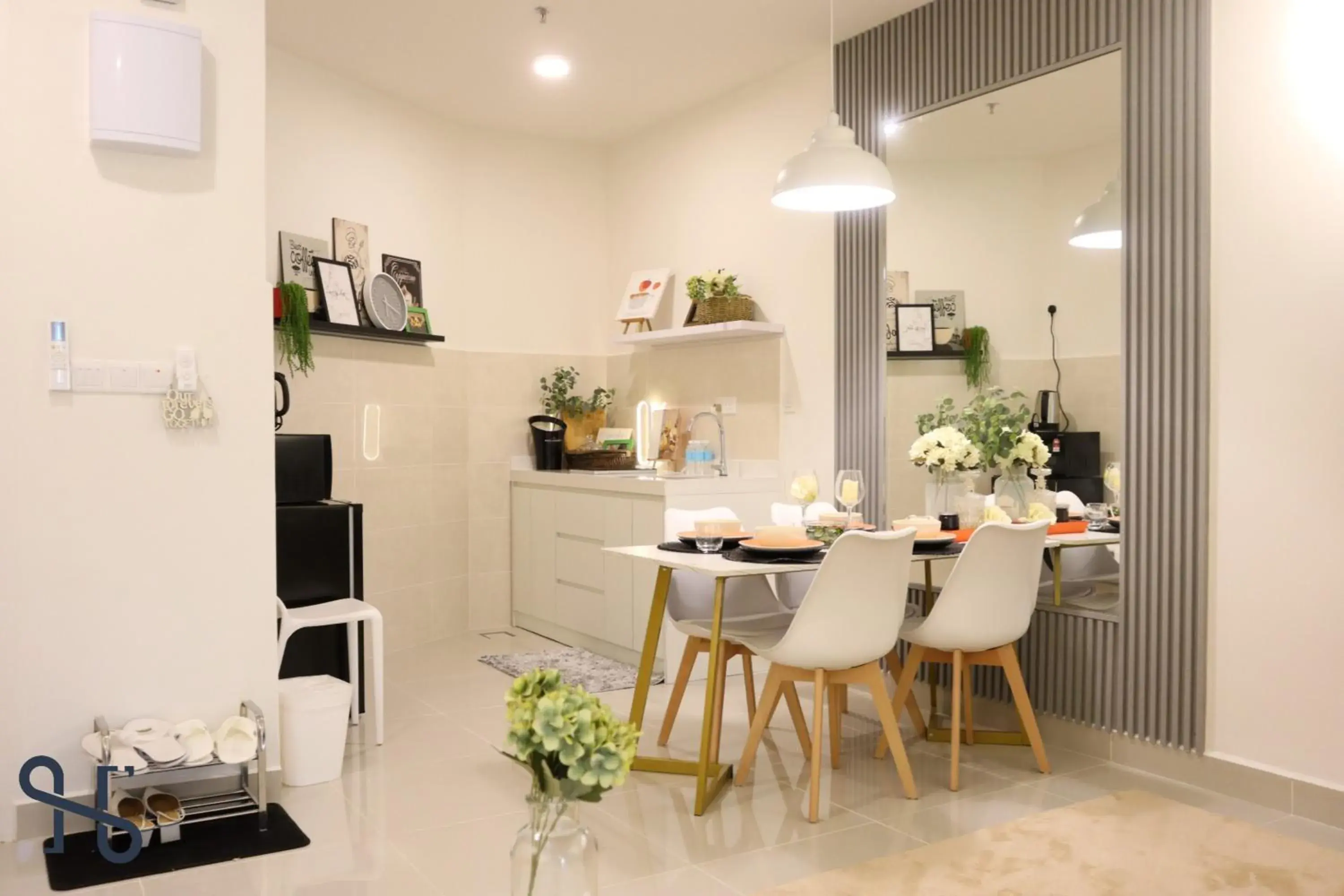Kitchen or kitchenette, Restaurant/Places to Eat in Homesuite' Home @ The Shore Kota Kinabalu