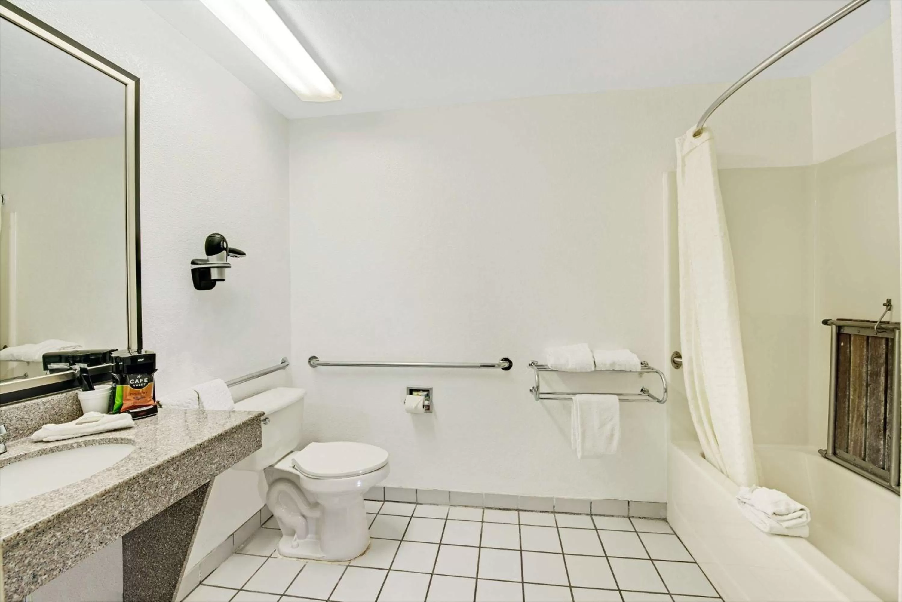 King Room with Roll-In Shower - Disability Access in SureStay Plus Hotel By Best Western San Antonio North 281 N
