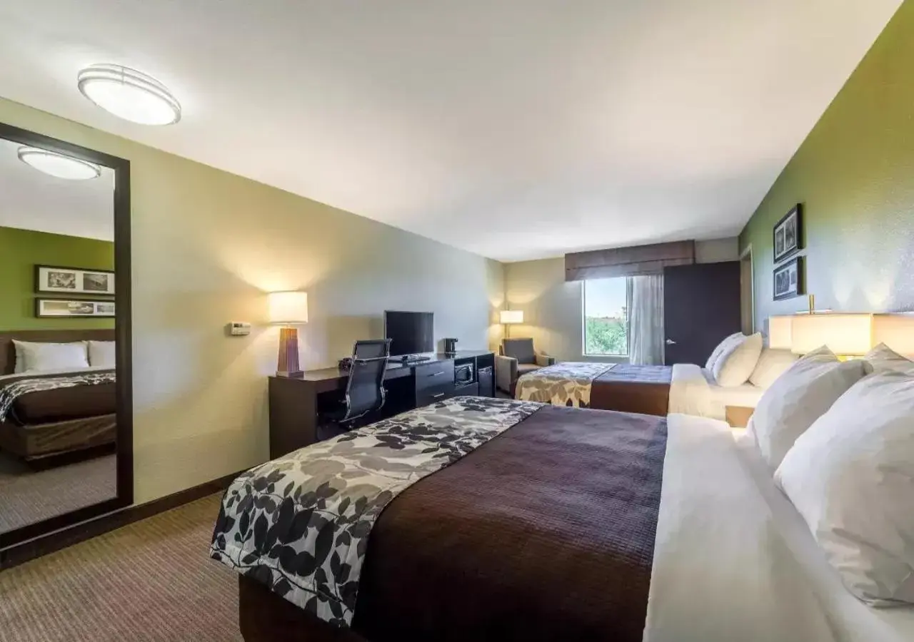 Bedroom, Bed in Sleep Inn & Suites Jourdanton - Pleasanton