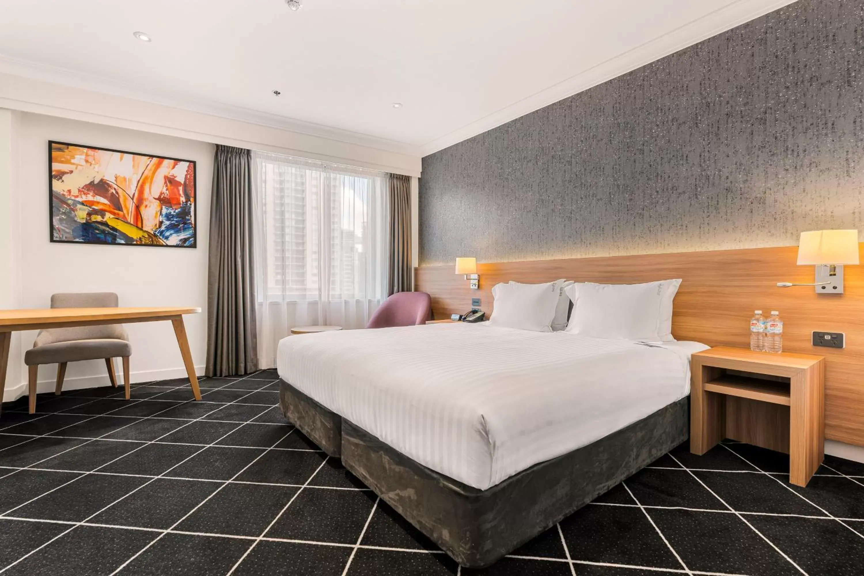 Photo of the whole room, Bed in Holiday Inn Darling Harbour, an IHG Hotel