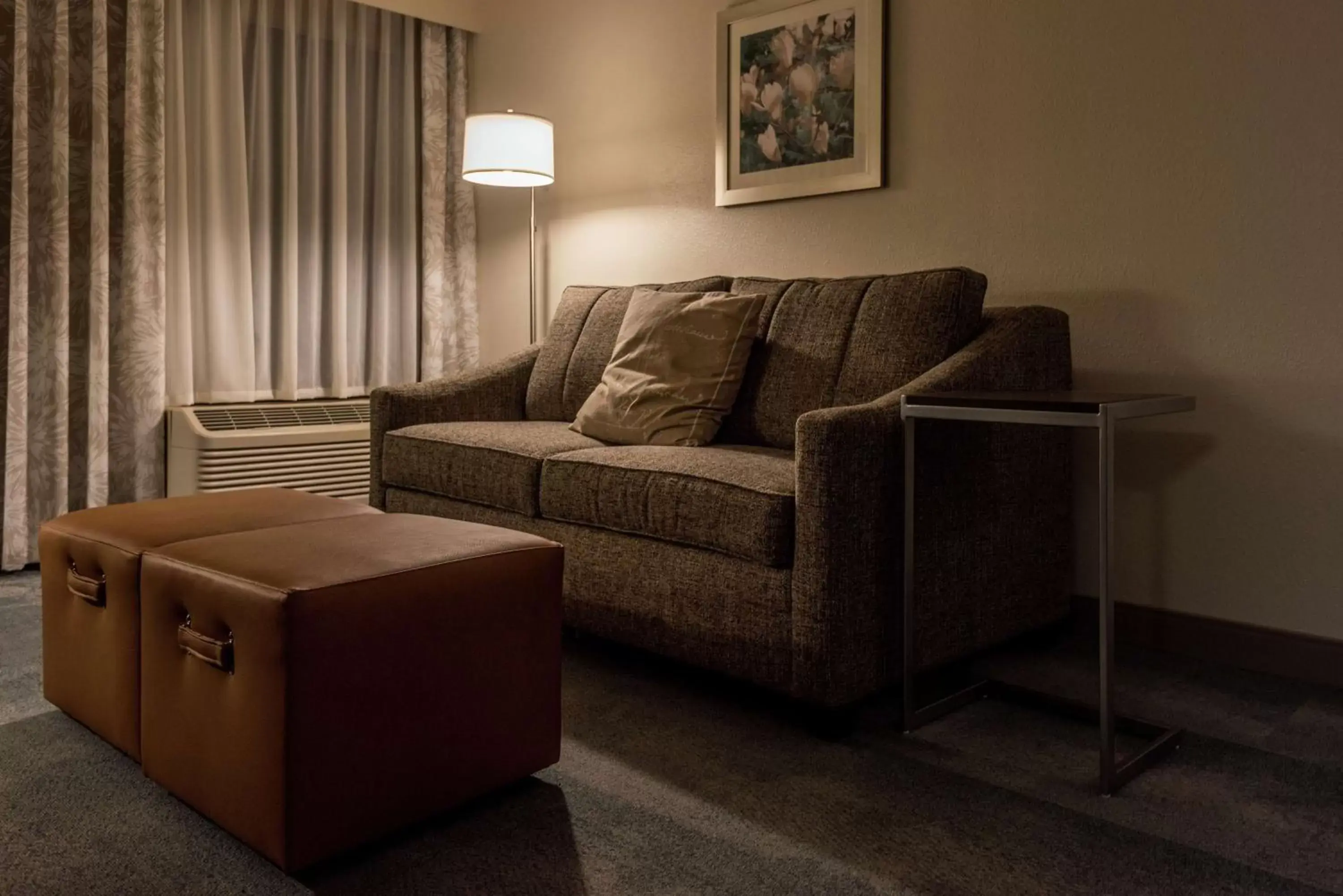 Living room, Seating Area in Hampton Inn & Suites Jackson Coliseum