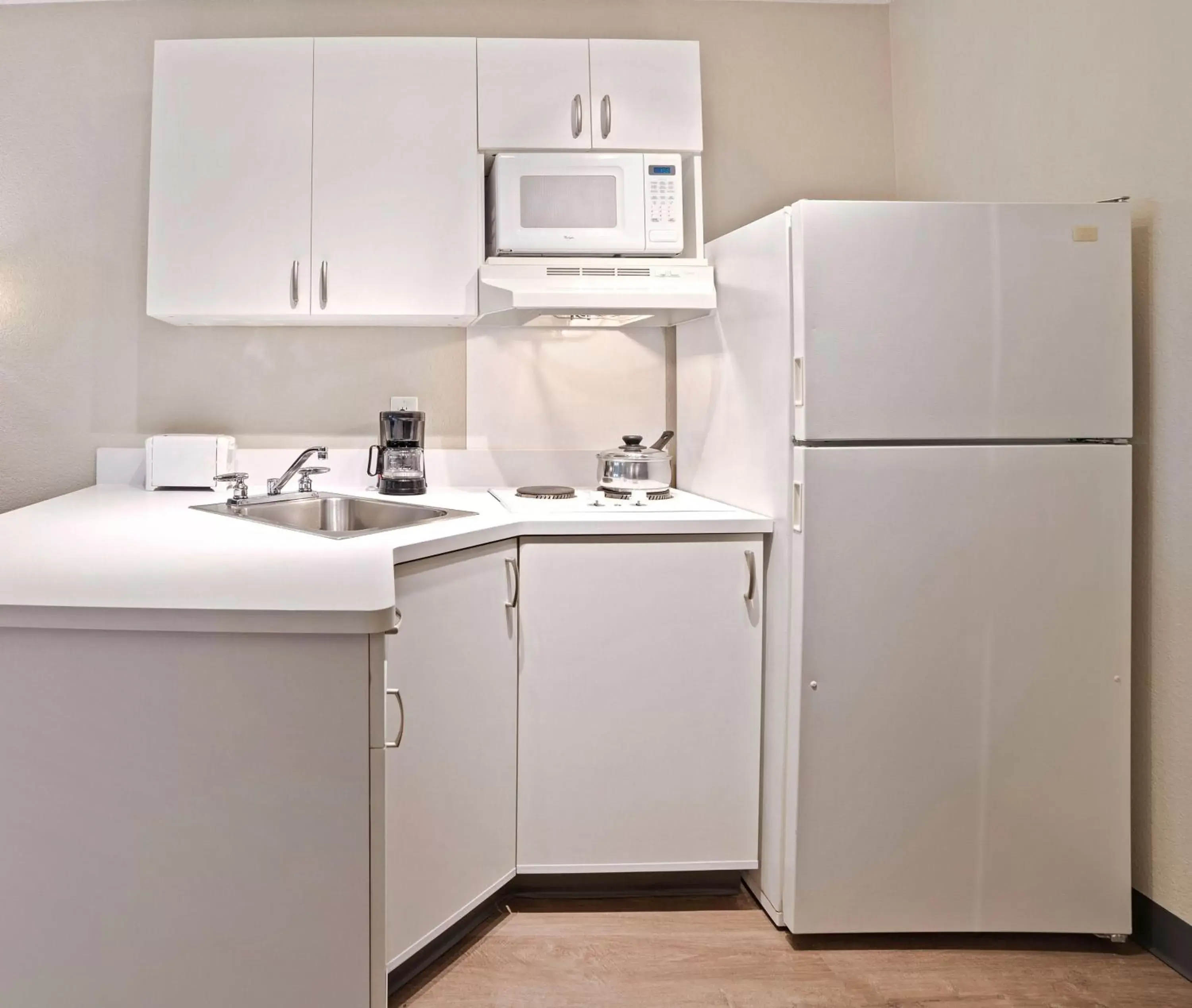 Kitchen or kitchenette, Kitchen/Kitchenette in Extended Stay America Suites - Dallas - Lewisville