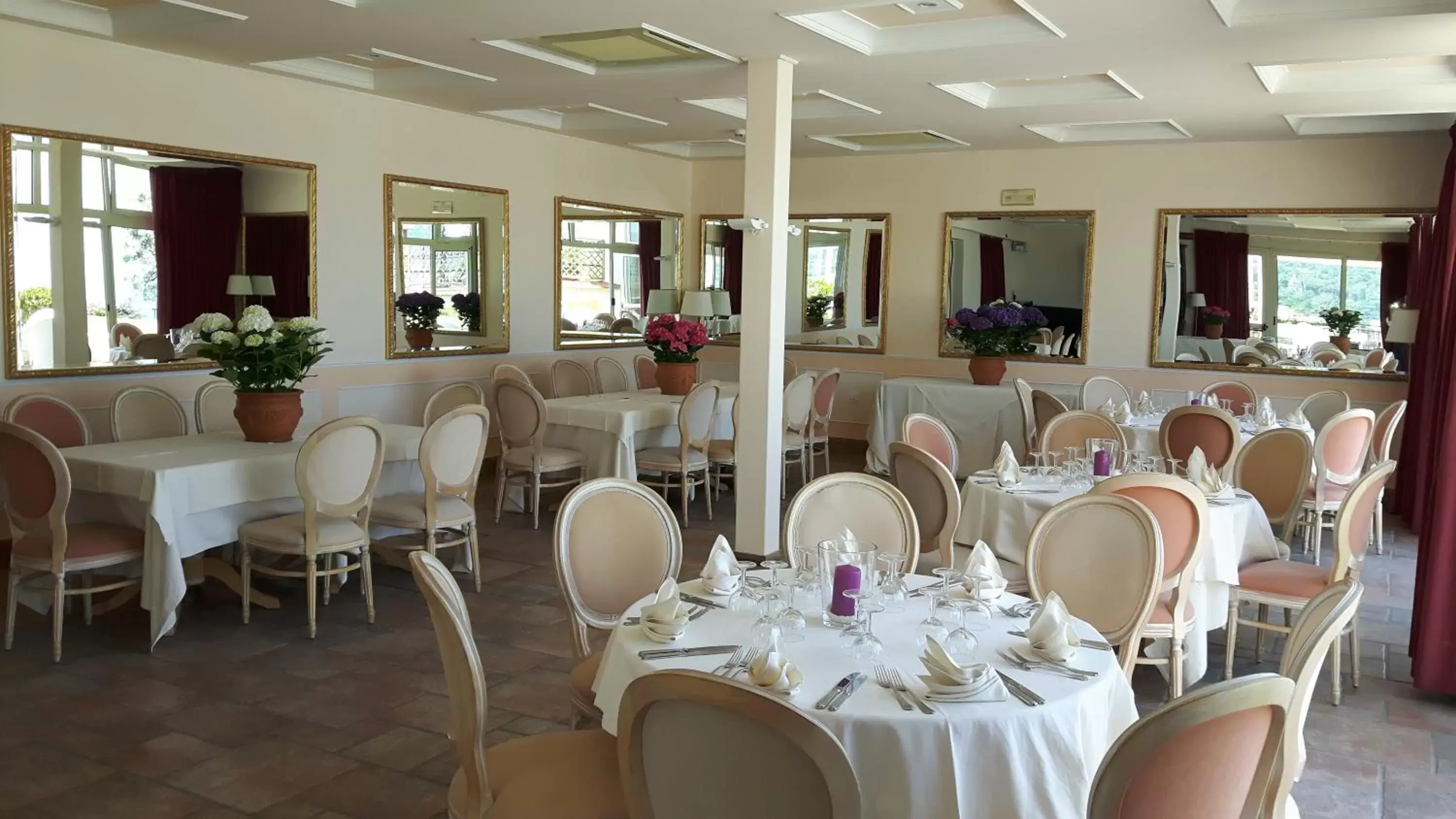 Banquet/Function facilities, Restaurant/Places to Eat in Hotel Cristina