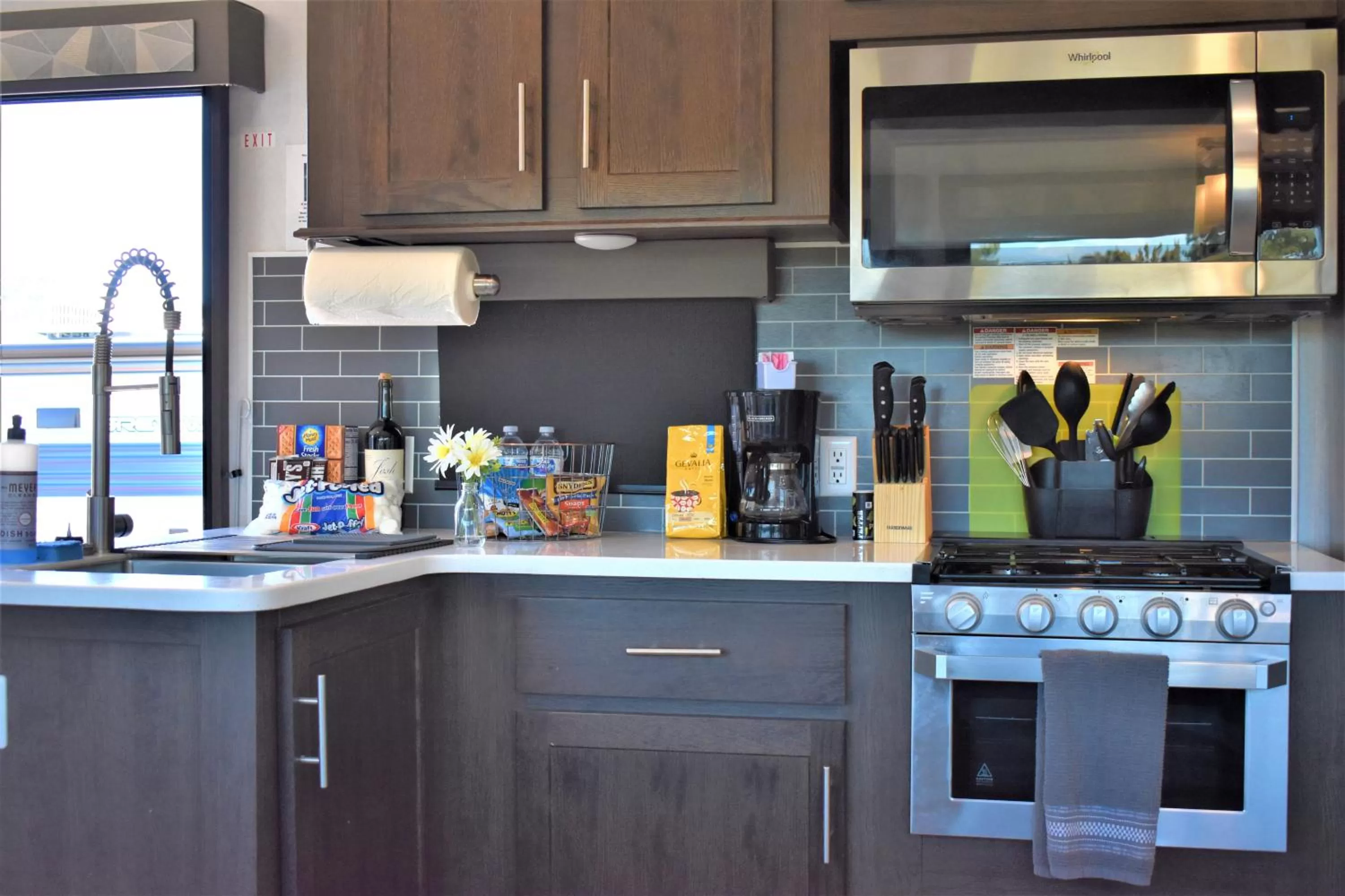 Kitchen or kitchenette in Grand Canyon RV Glamping