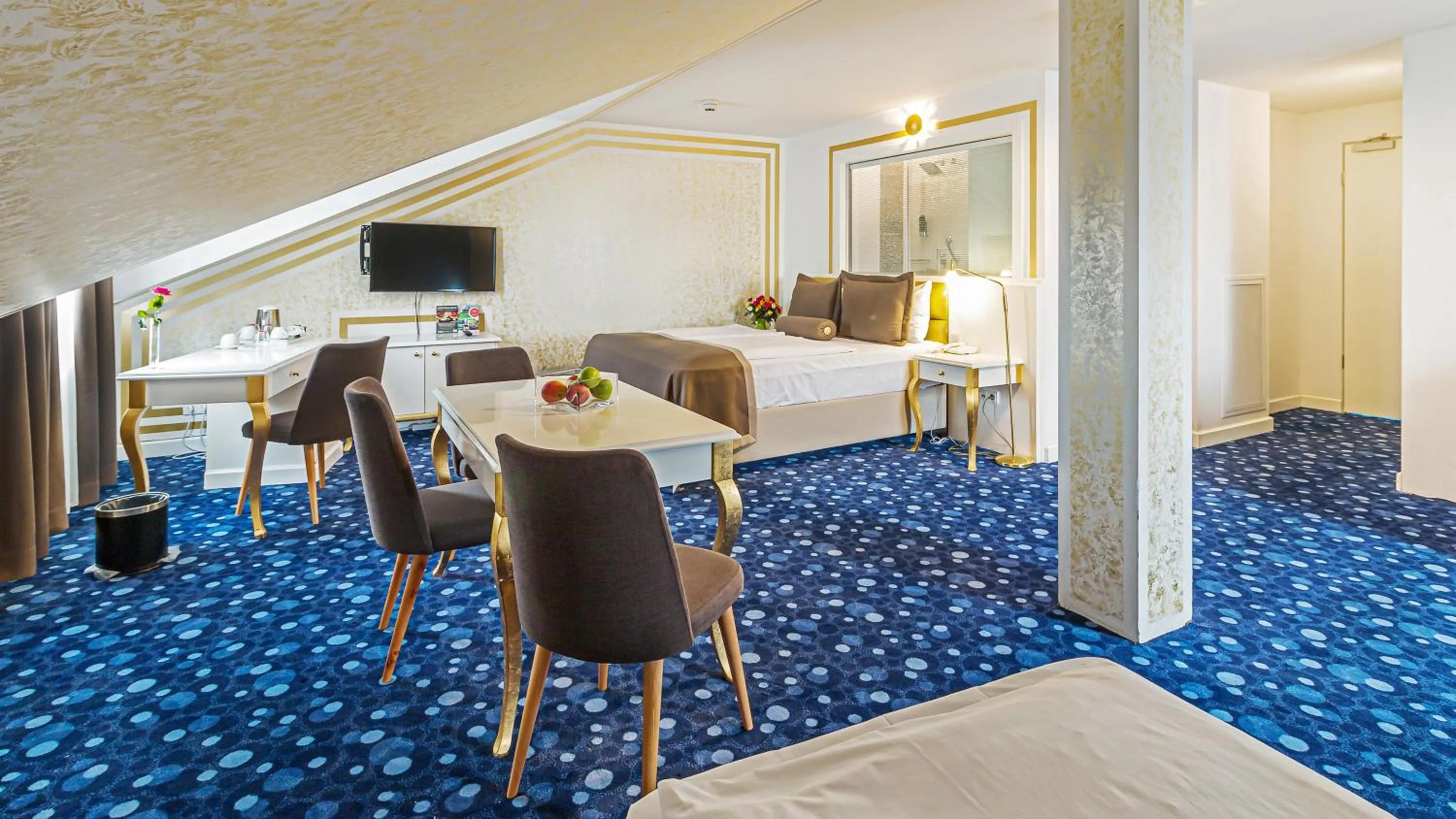 Photo of the whole room in Hotel Bayer's