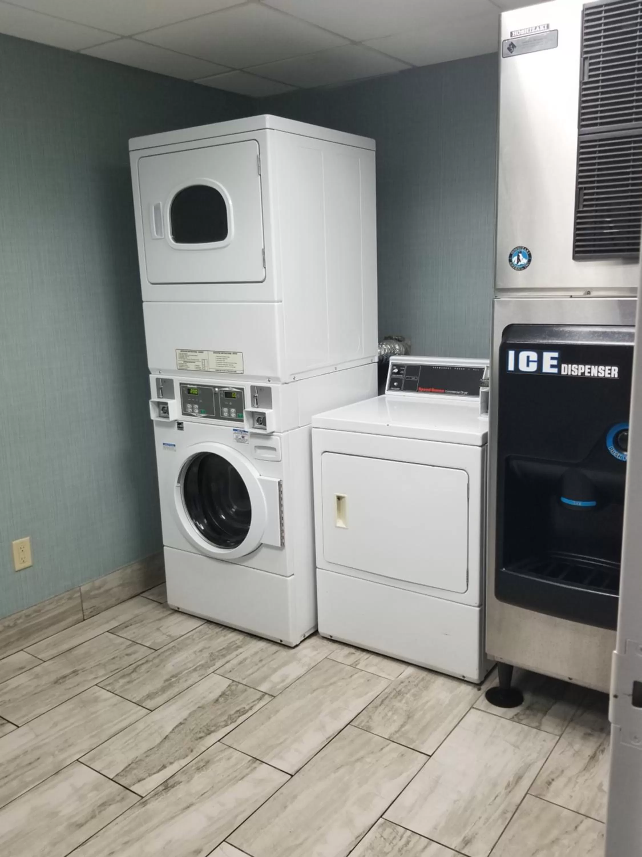 washing machine in Wingate by Wyndham Port Wentworth Savannah Area