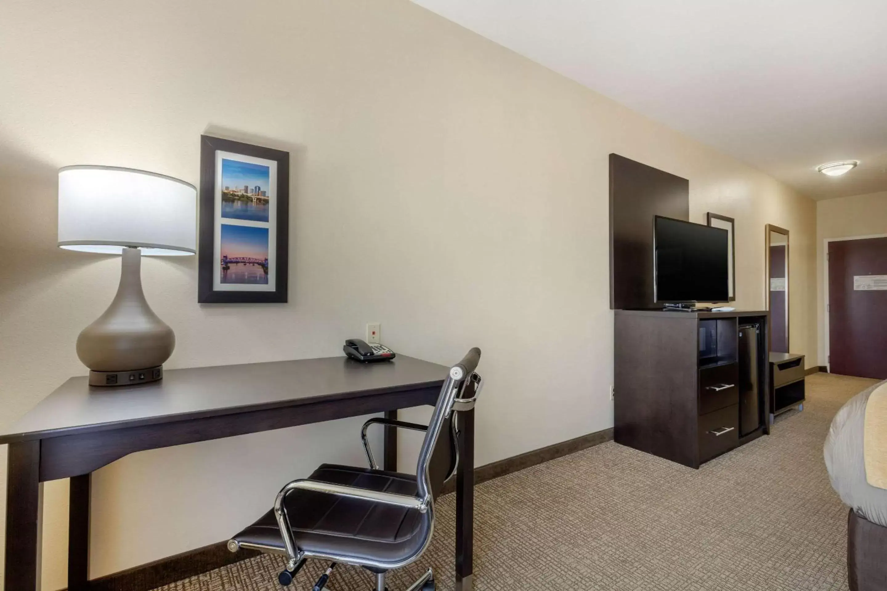 Photo of the whole room, TV/Entertainment Center in Comfort Inn & Suites North Little Rock McCain Mall