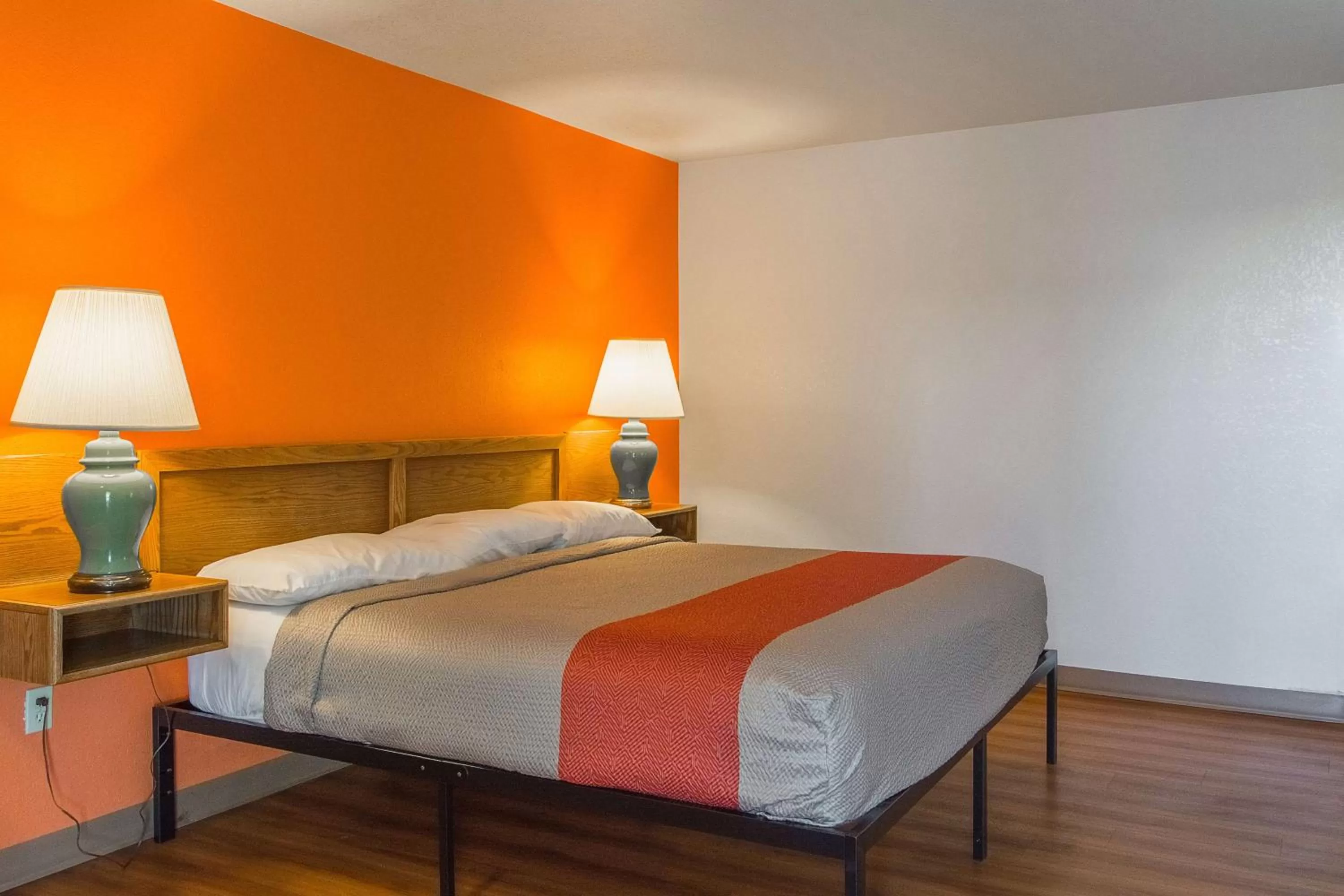 Photo of the whole room, Bed in Motel 6-Madras, OR