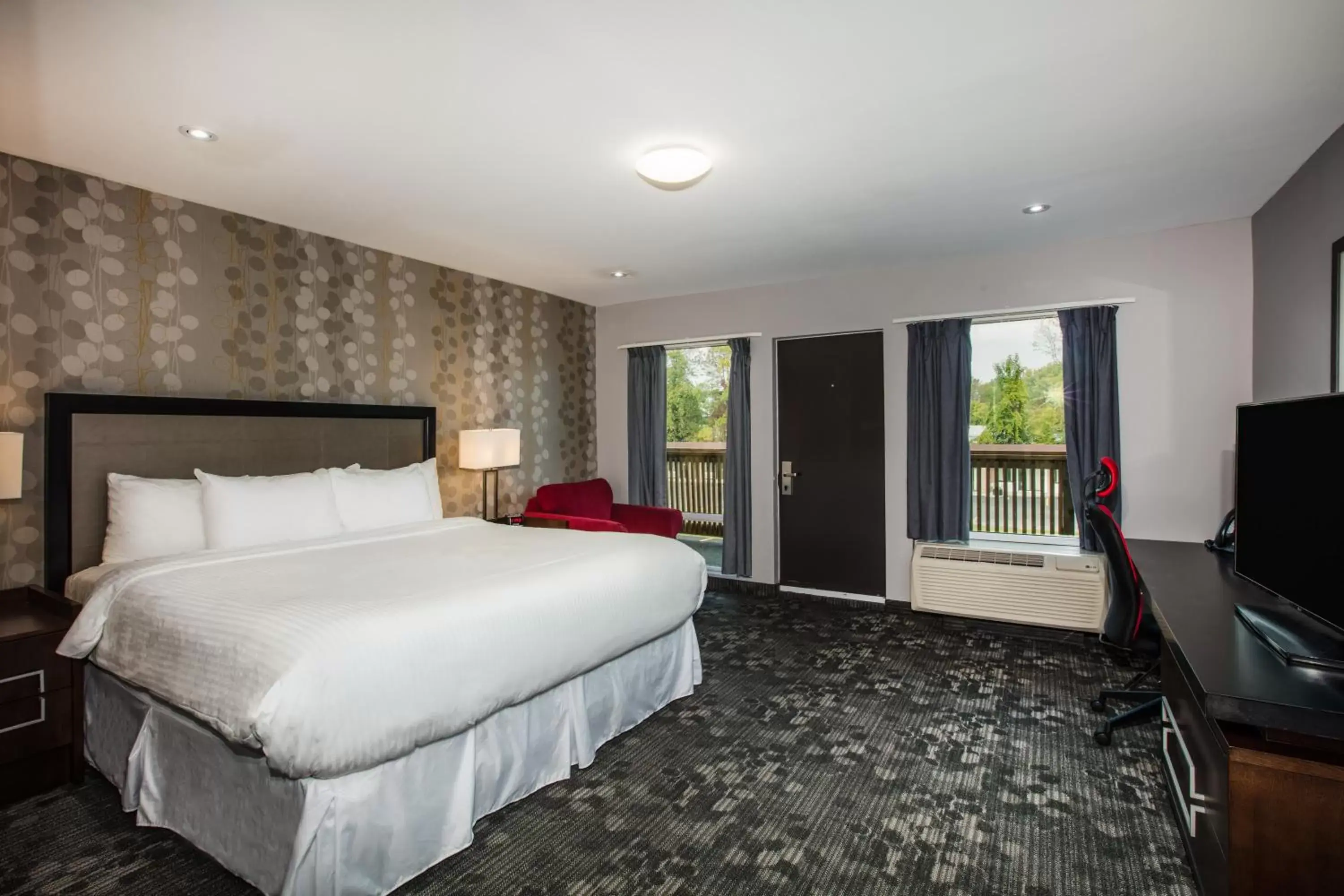 Bed in Ramada by Wyndham Jacksons Point