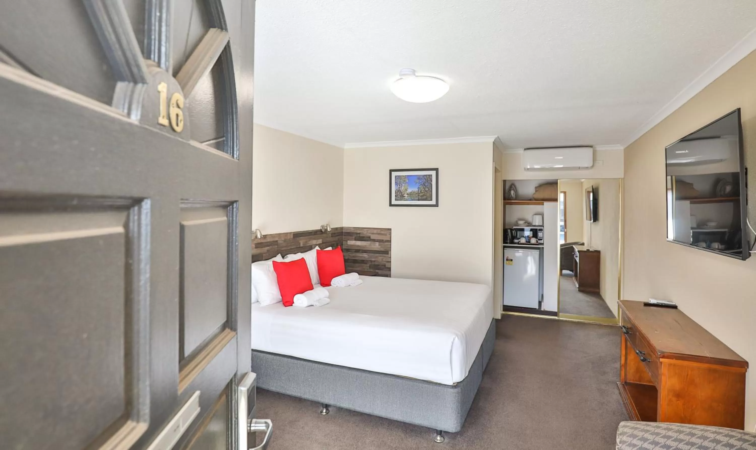 Bed in Boulevard Motor Inn Mildura