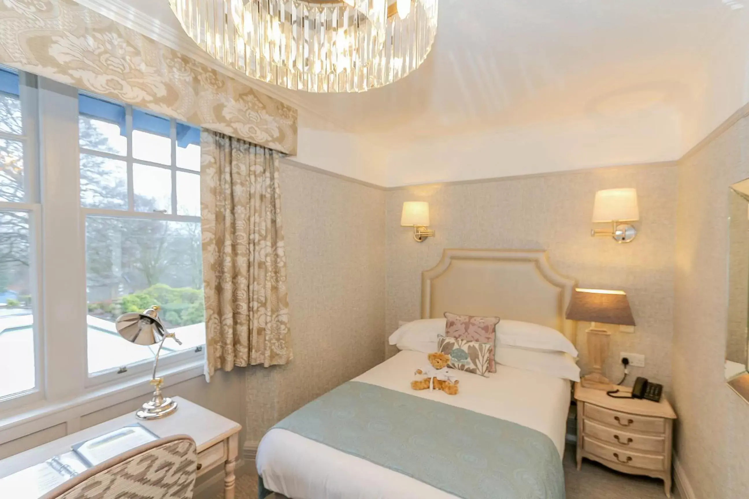 Photo of the whole room, Bed in Hillthwaite Hotel