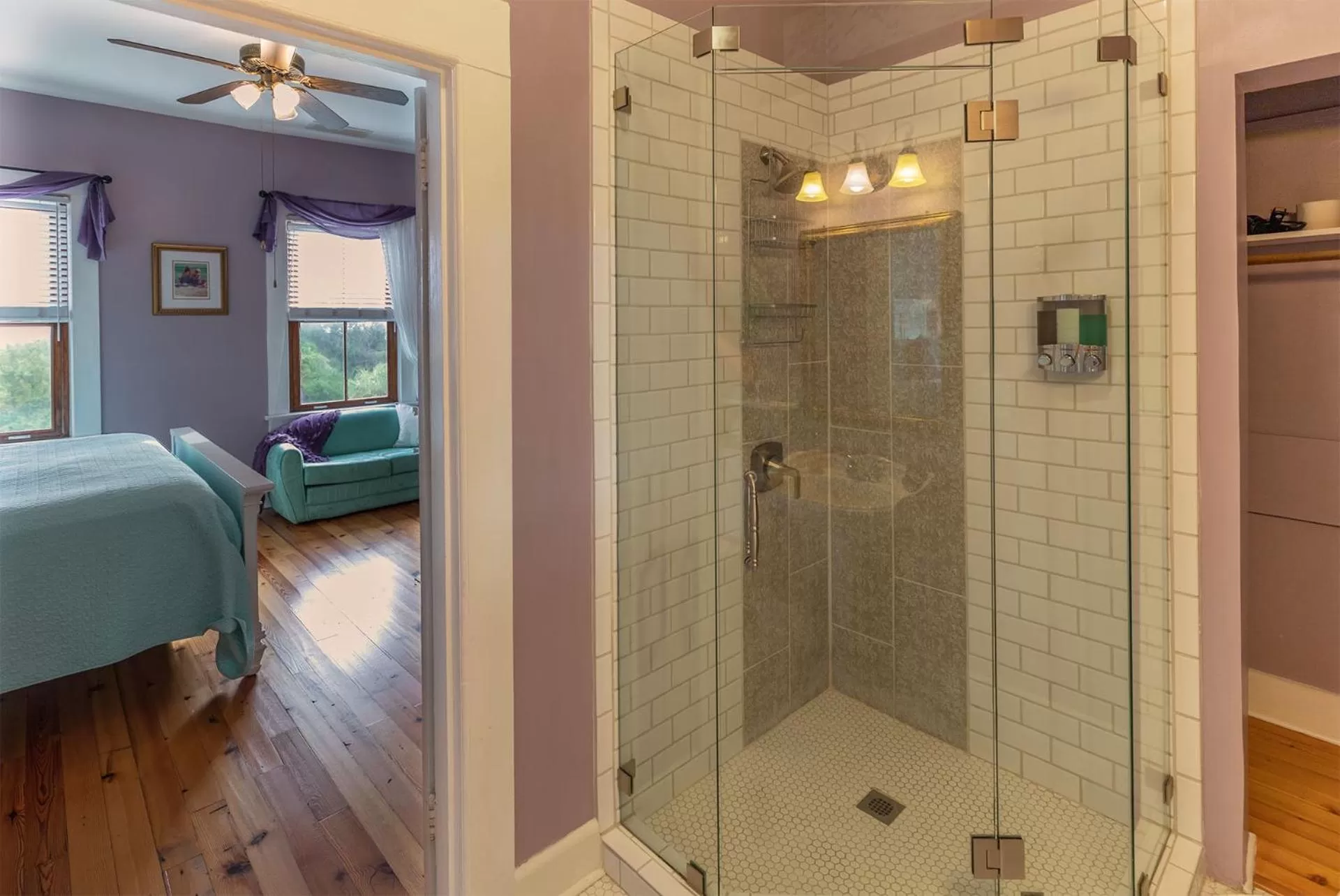 Bed in Surf Song Bed & Breakfast