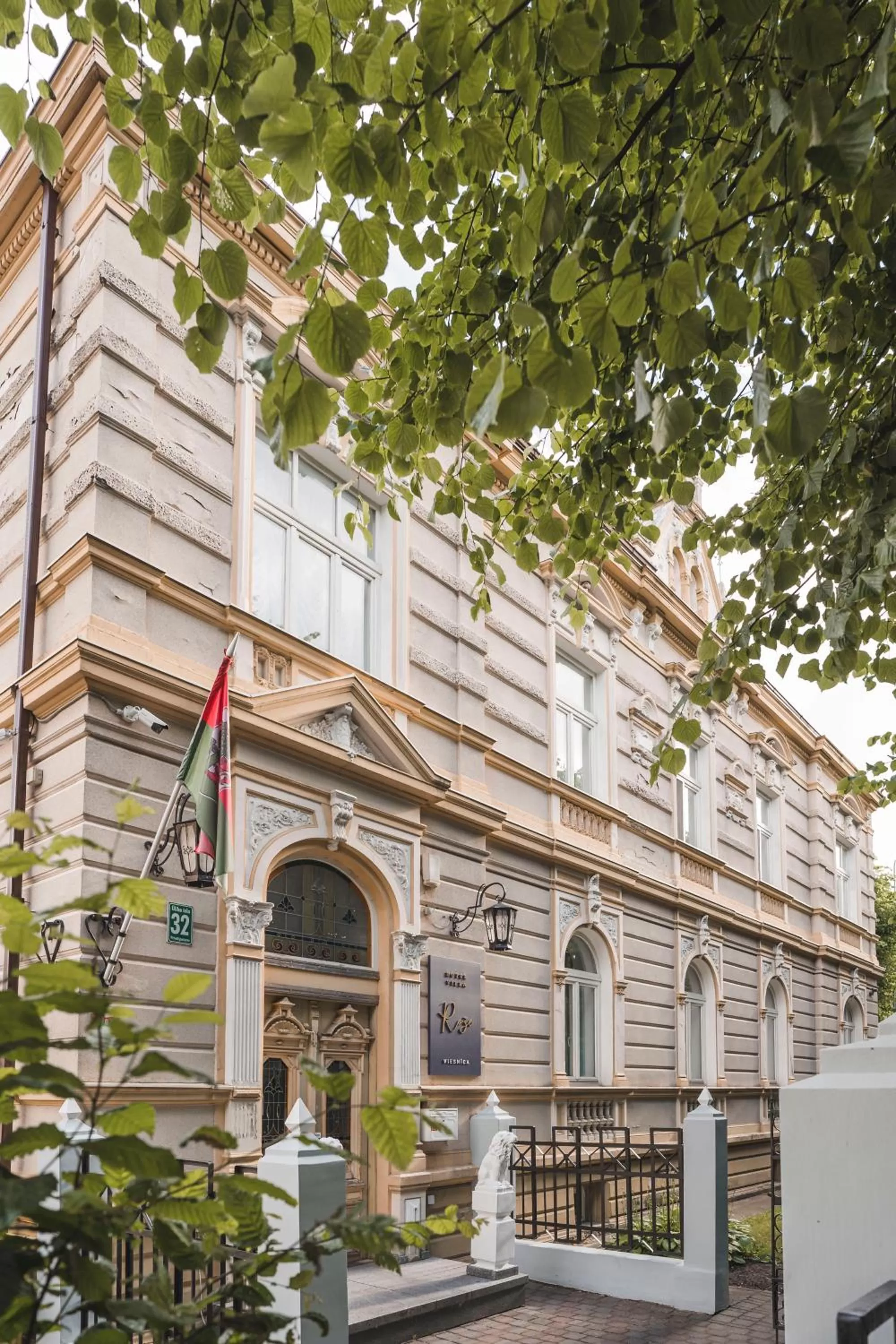 Property building in Roze Villa