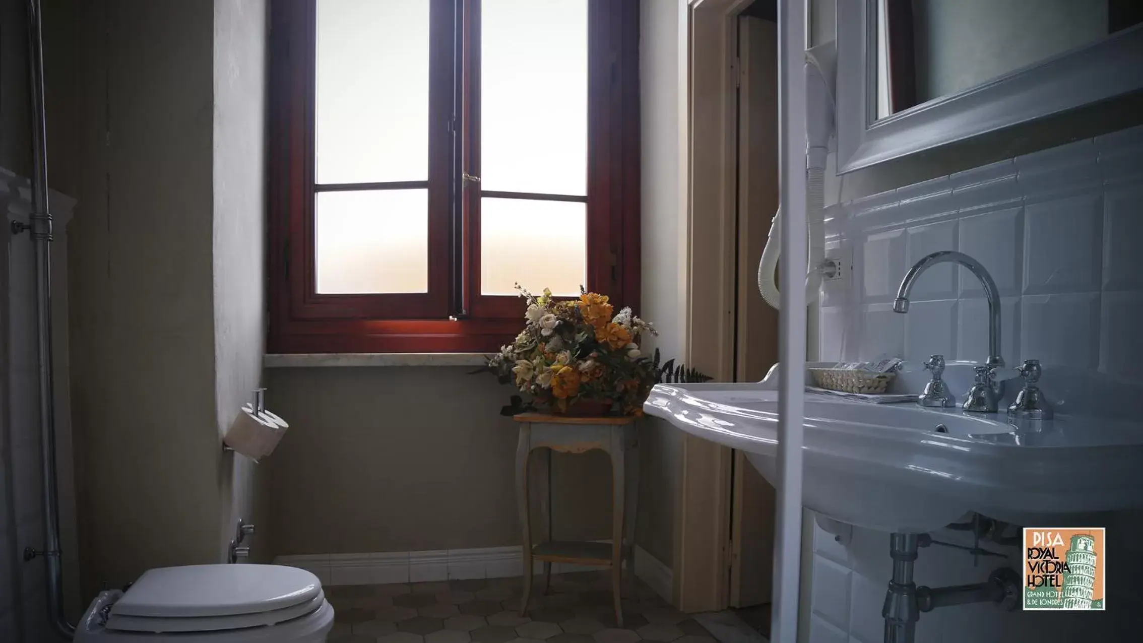 Bathroom in Royal Victoria Hotel