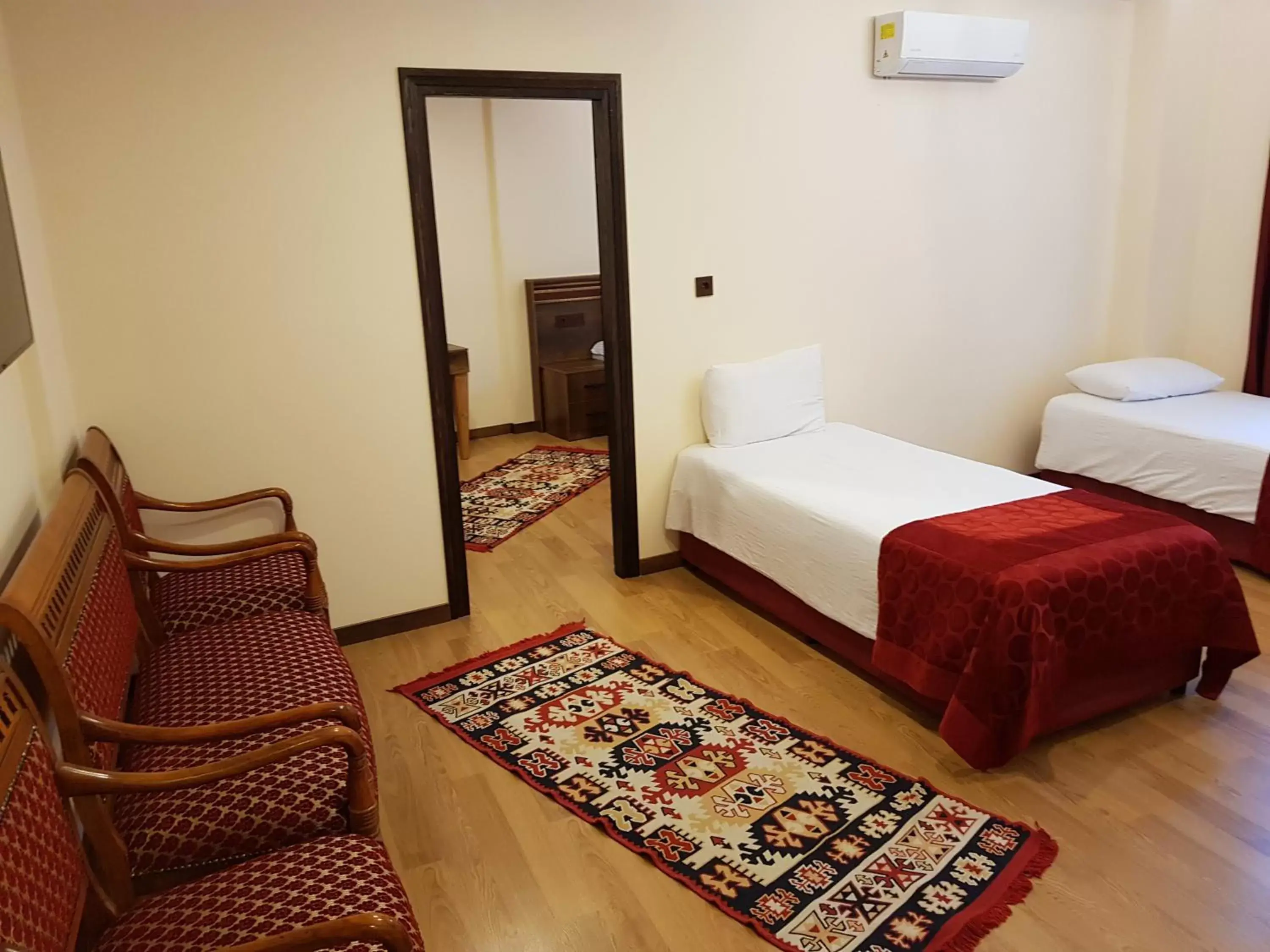 Communal lounge/ TV room, Bed in Kervansaray Canakkale Hotel - Special Category