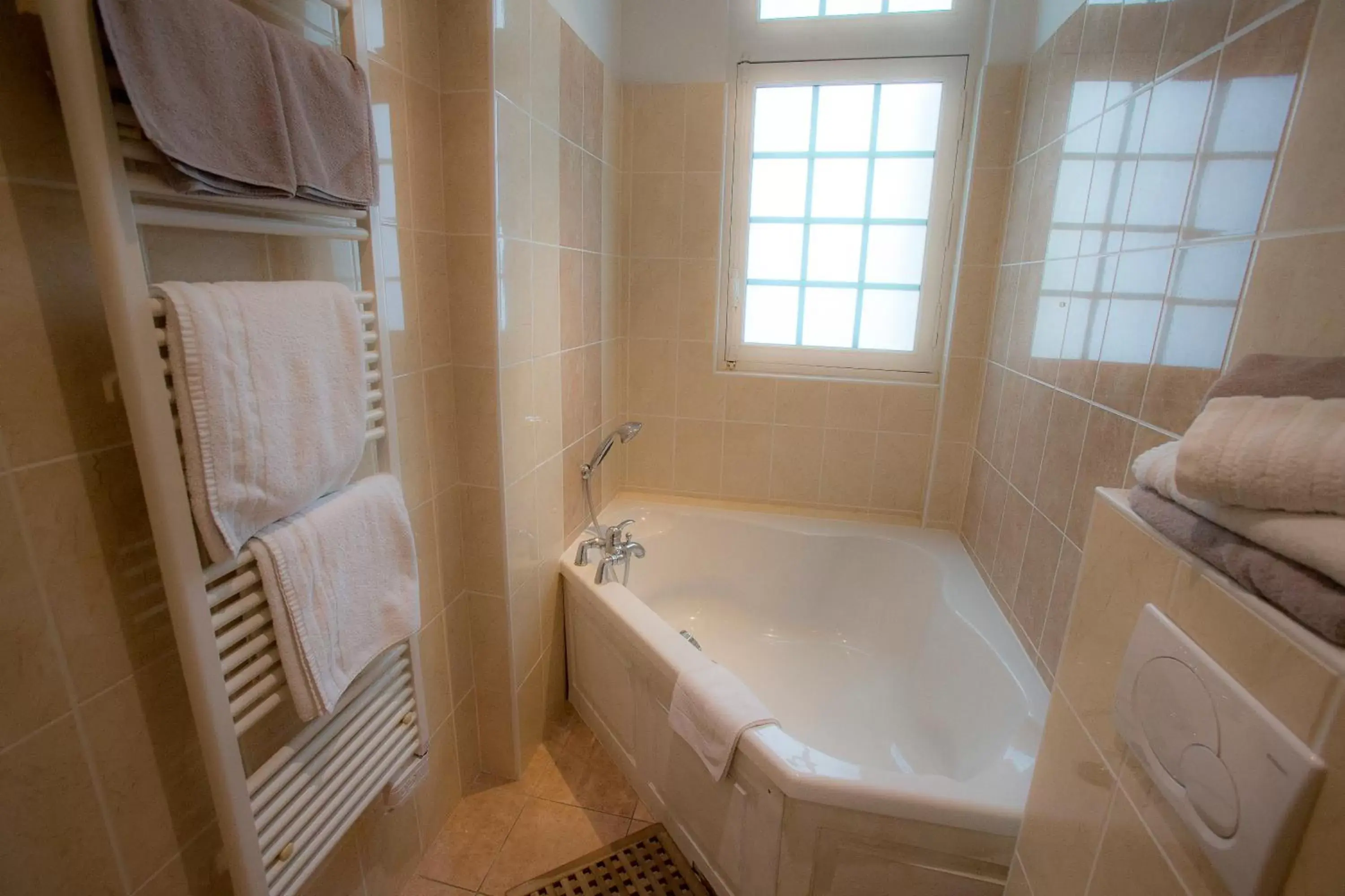 Bathroom in Villa Augeval Hôtel de charme & Spa