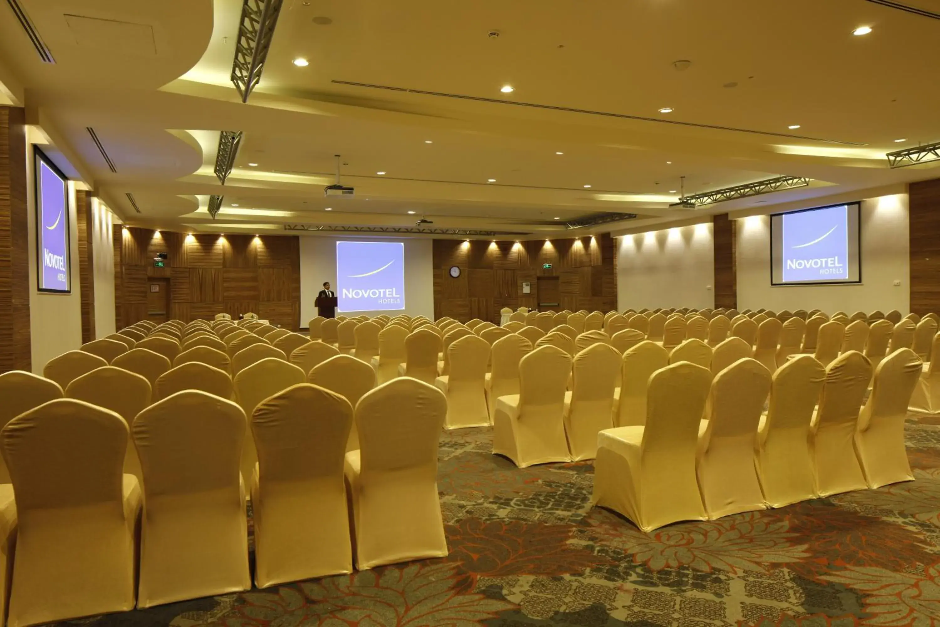 Banquet/Function facilities in Novotel Dammam Business Park