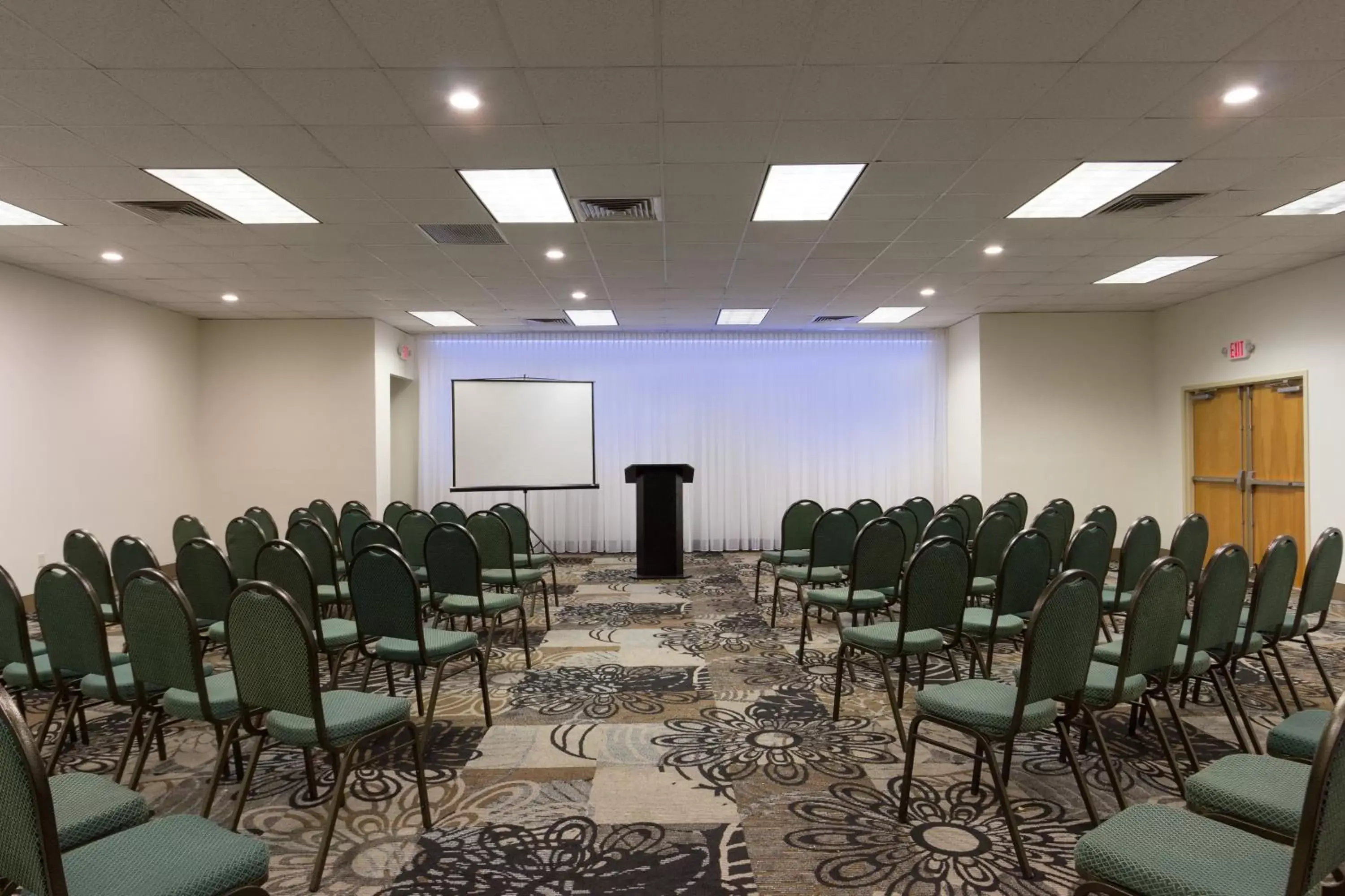 Business facilities in La Quinta by Wyndham Clearwater Central
