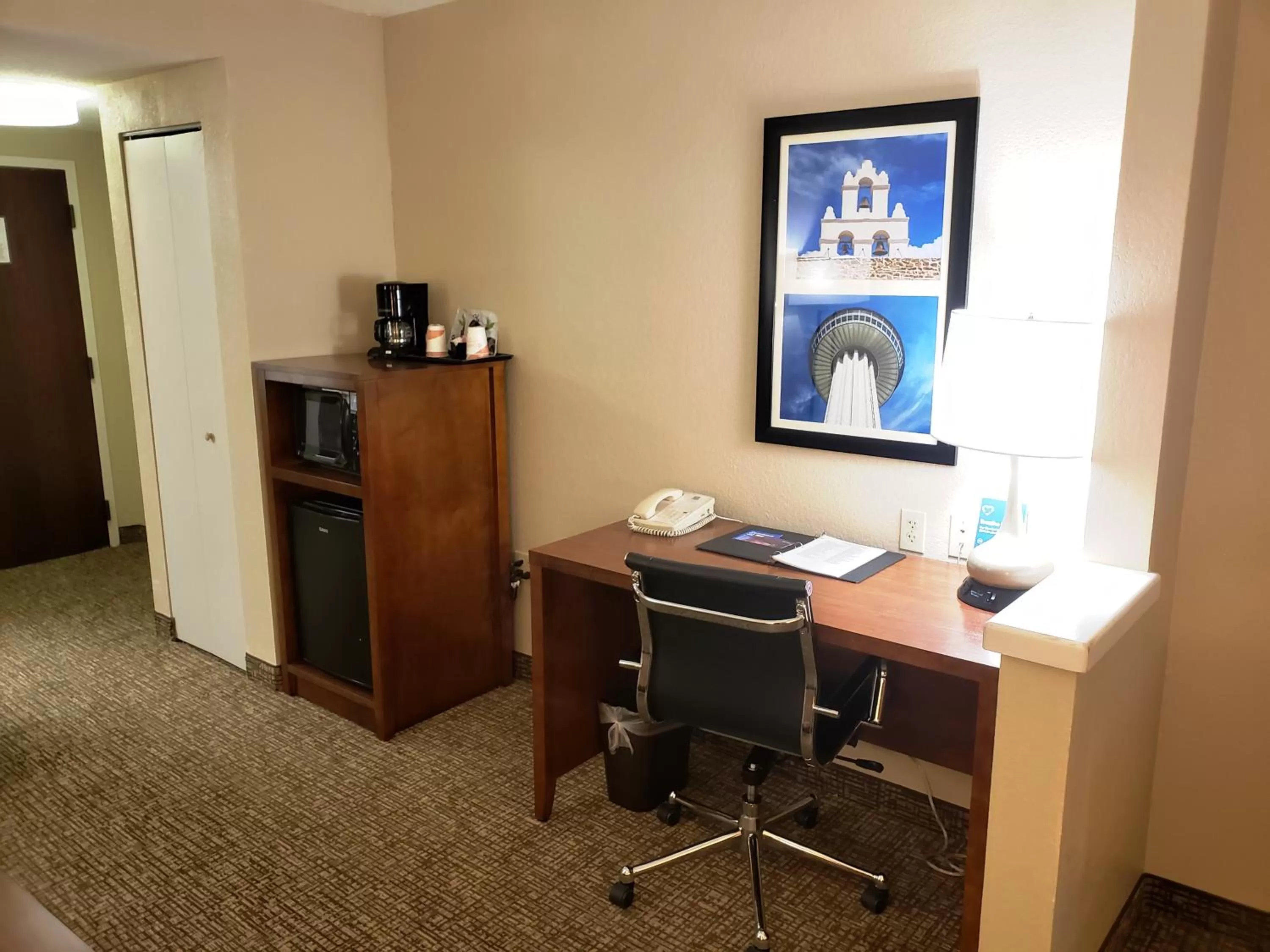 King Room with tub - Accessible/Non-Smoking in Comfort Inn & Suites San Antonio Airport