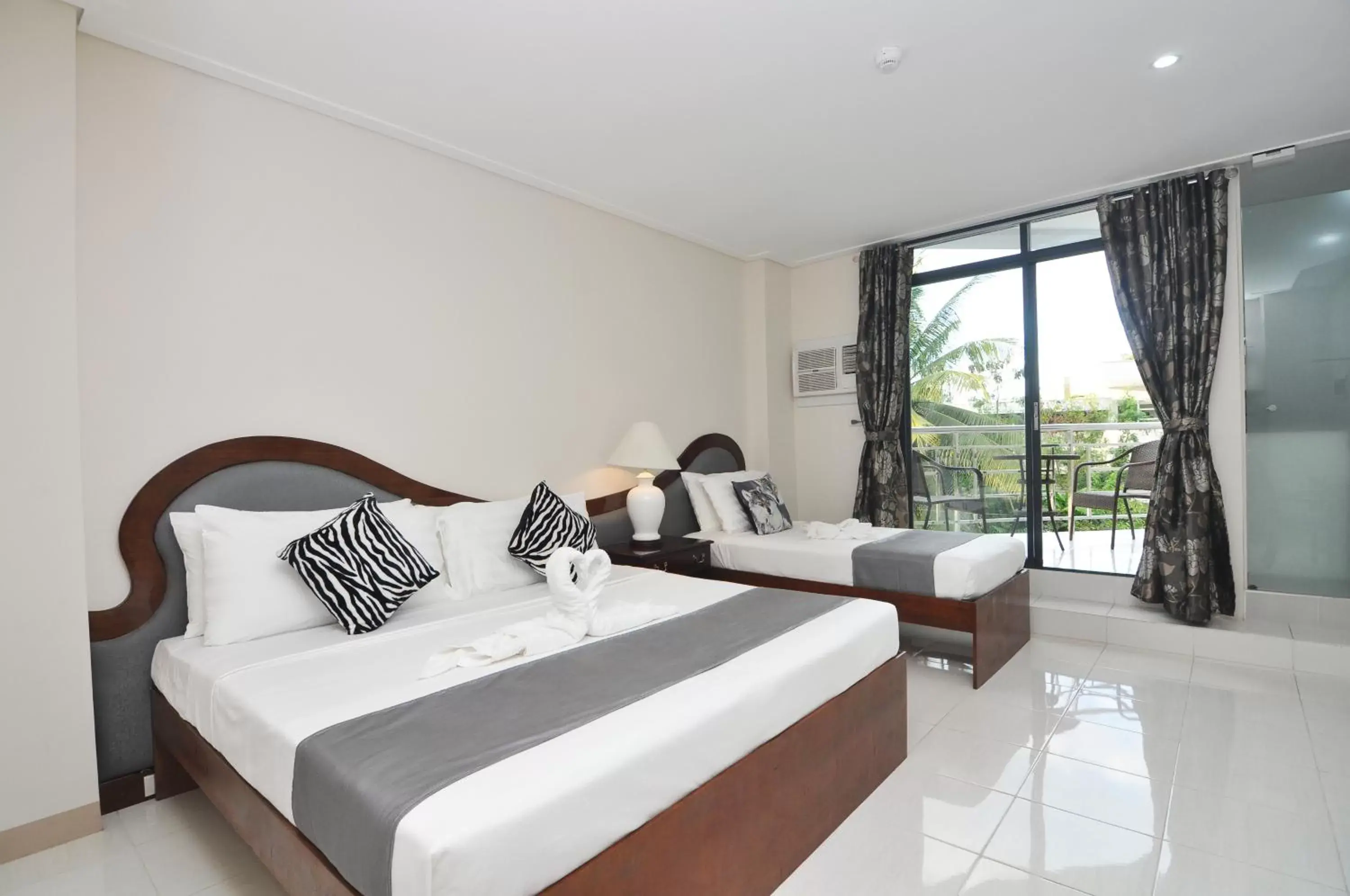 Family Room in 717 Cesar Place Hotel Family Room in 717 Cesar Place Hotel