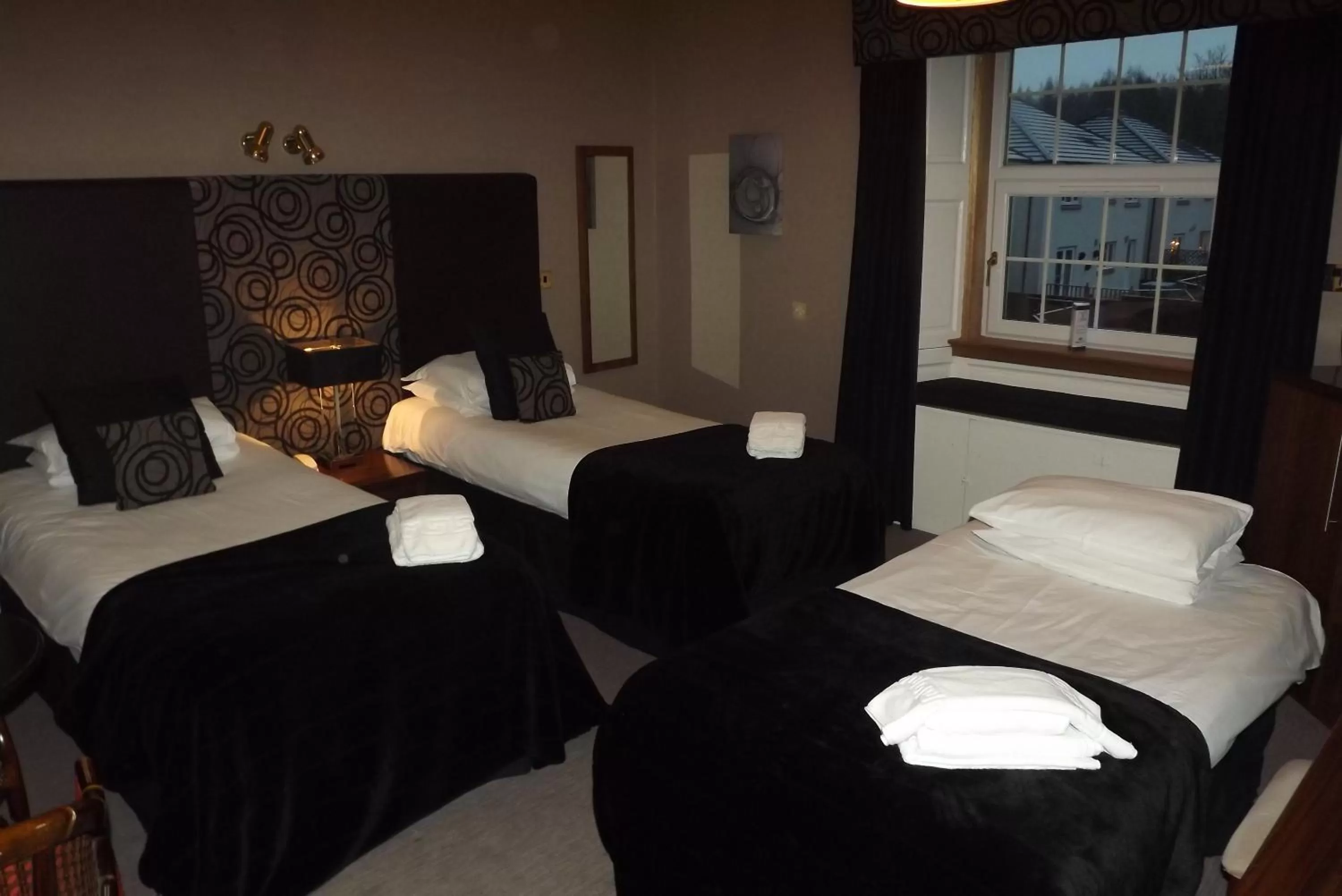 Family Room with Bath/Shower in Glazert Country House Hotel