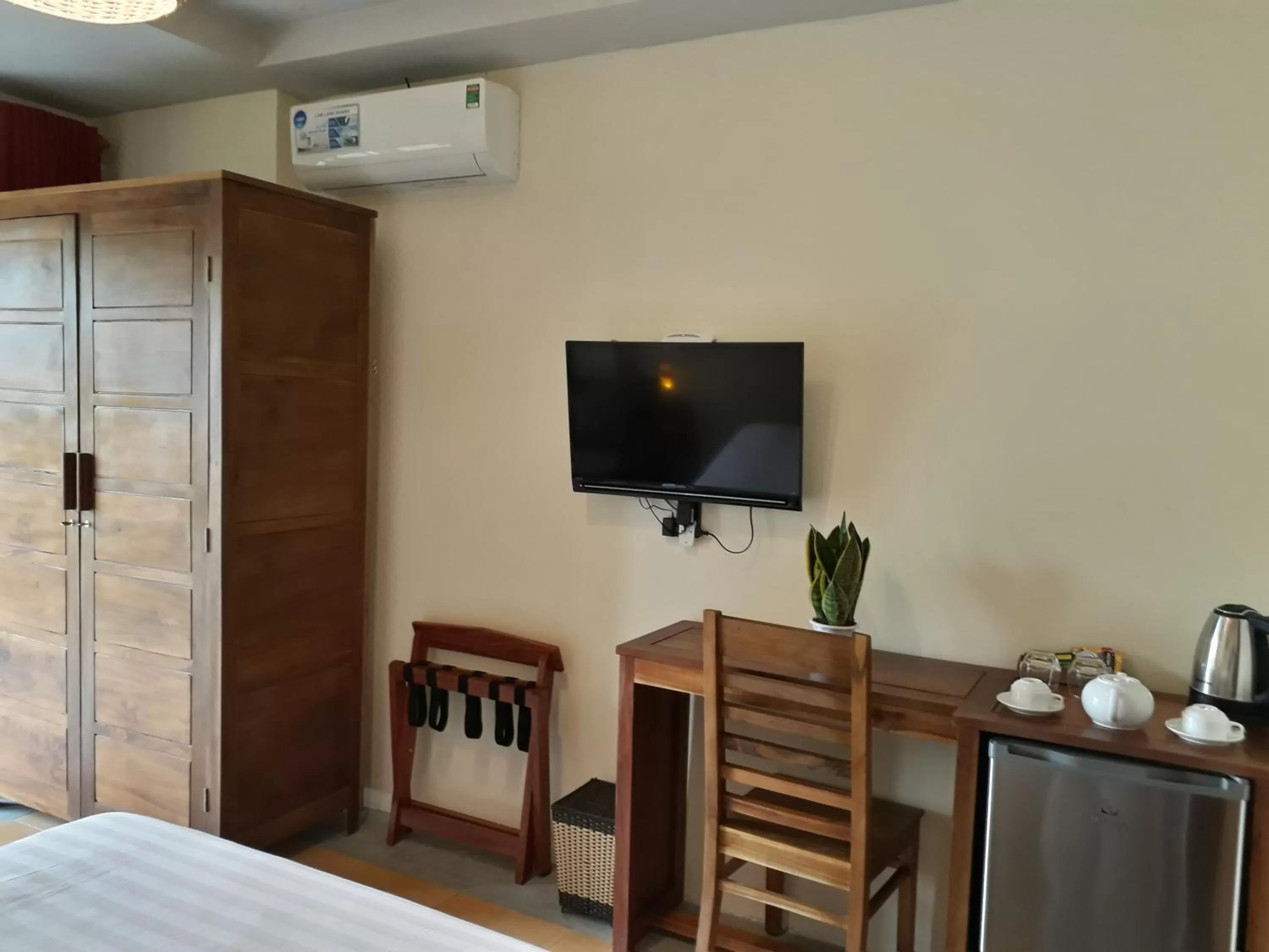 Bedroom, Bed in Pink Tulip Hoi An