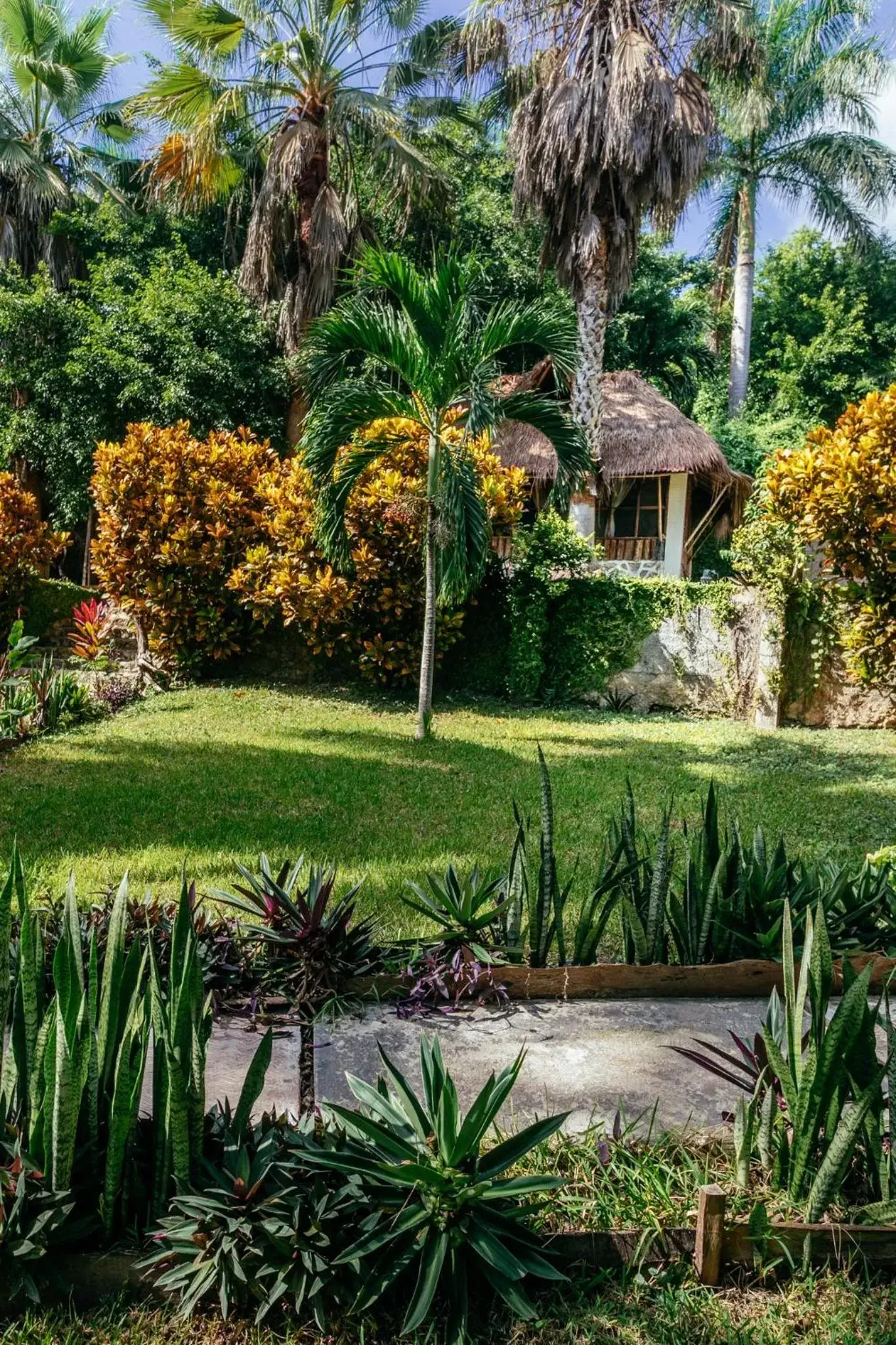 Garden in Villa Santuario Lake front Oasis
