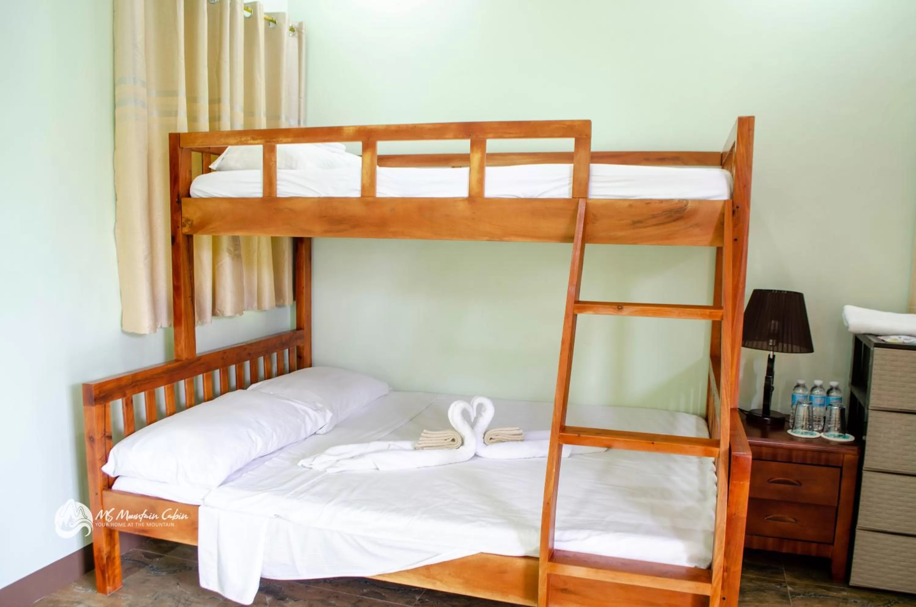 Bed in MS Mountain Cabin