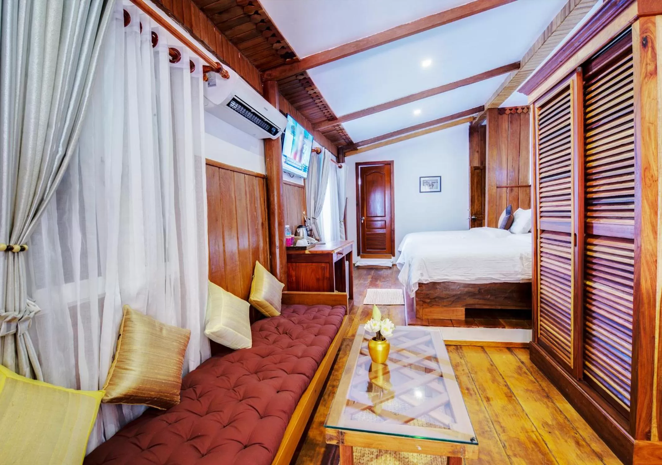 Bed in Maison Model d'Angkor