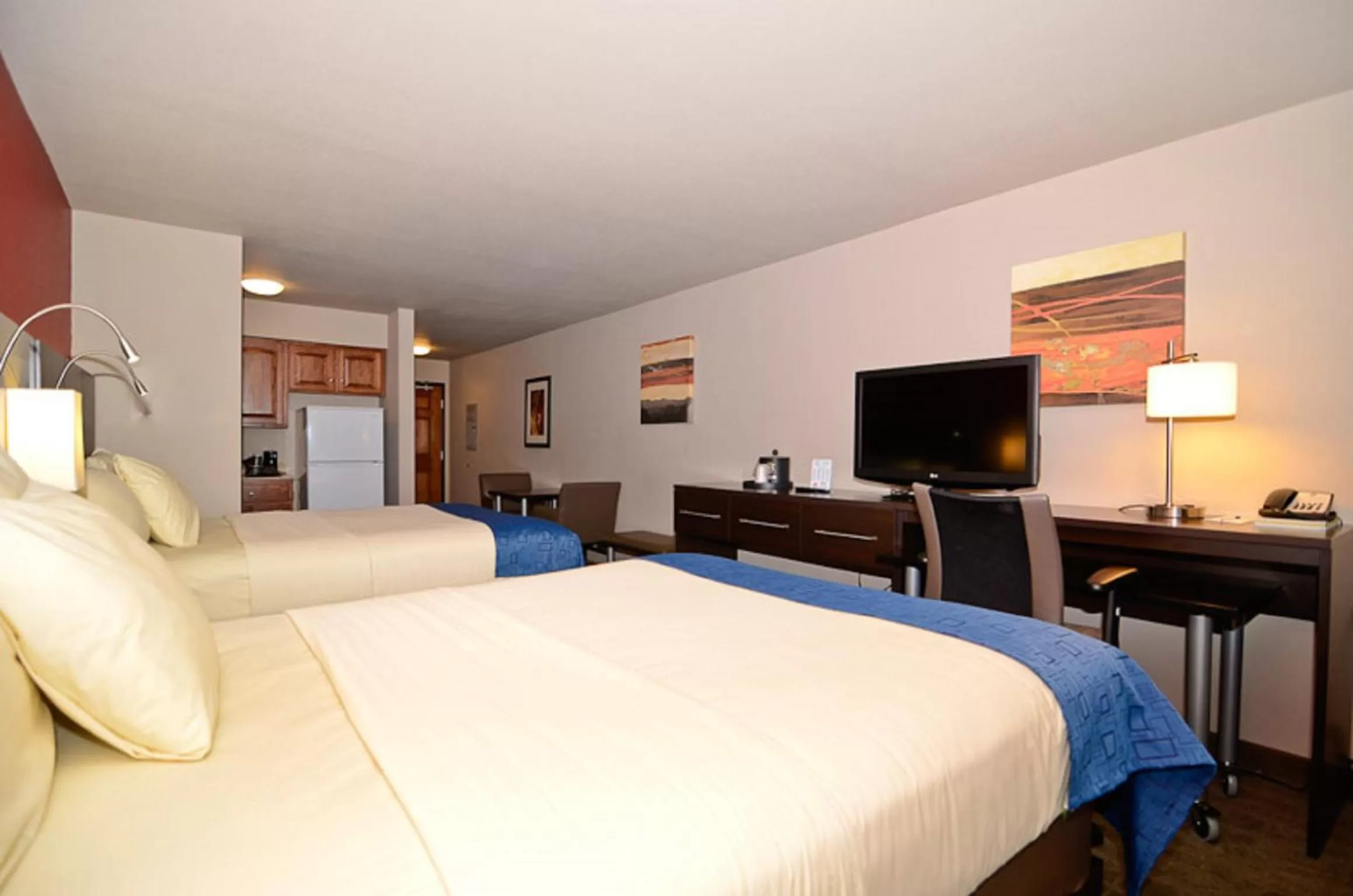 Coffee/tea facilities, Bed in Astoria Hotel & Event Center