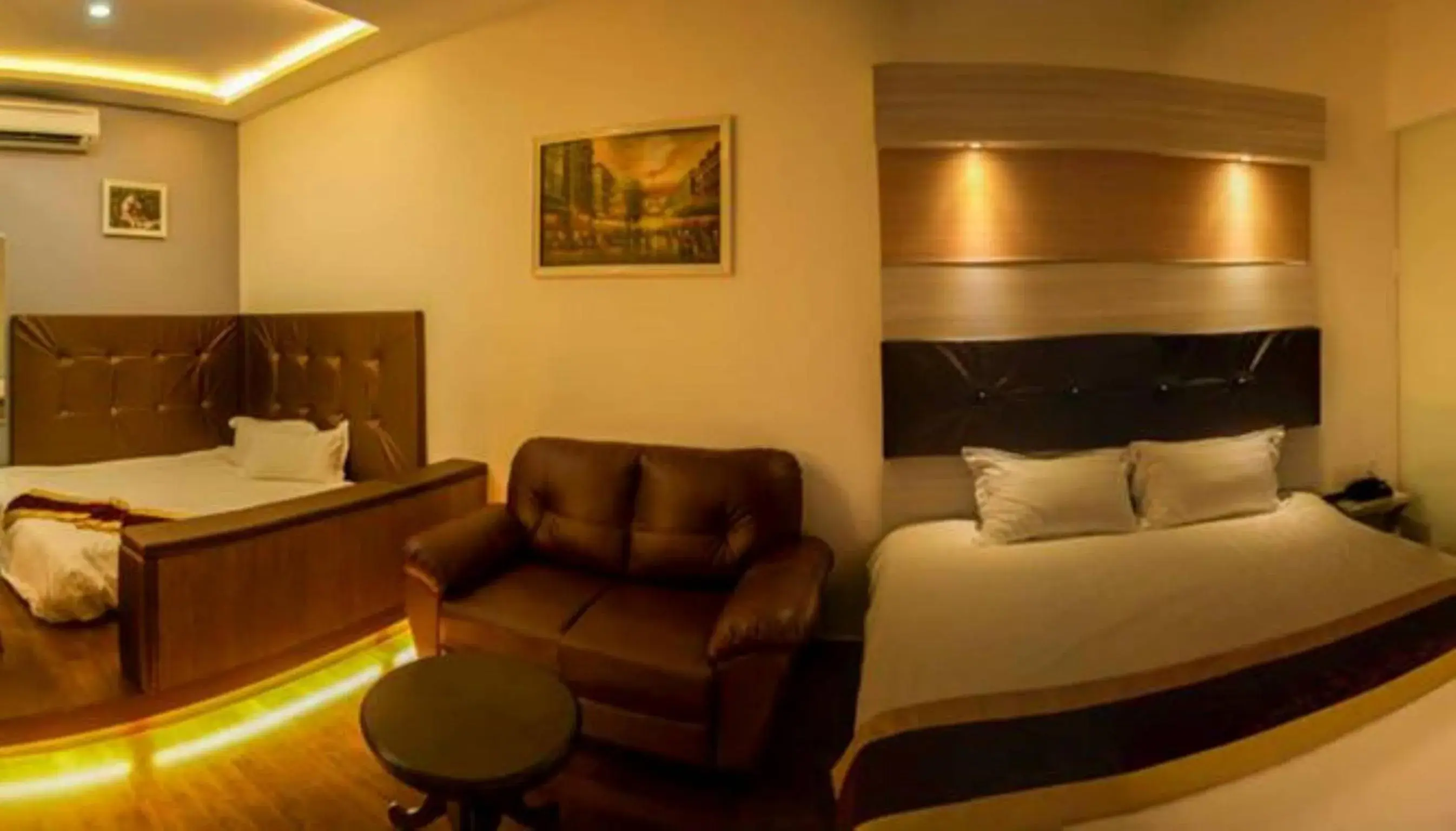 Bedroom, Seating Area in Avantgarde Hotel