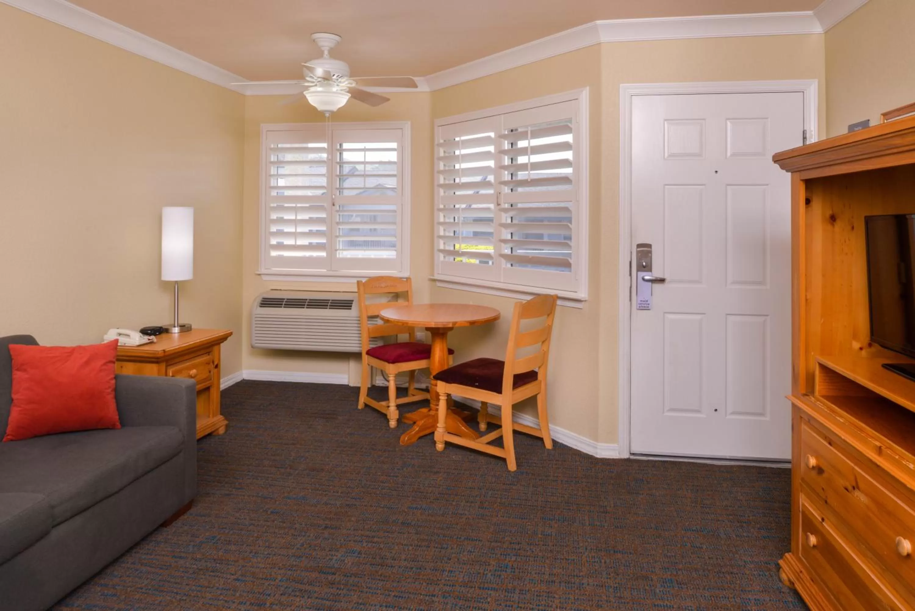 Living room in Cayucos Beach Inn