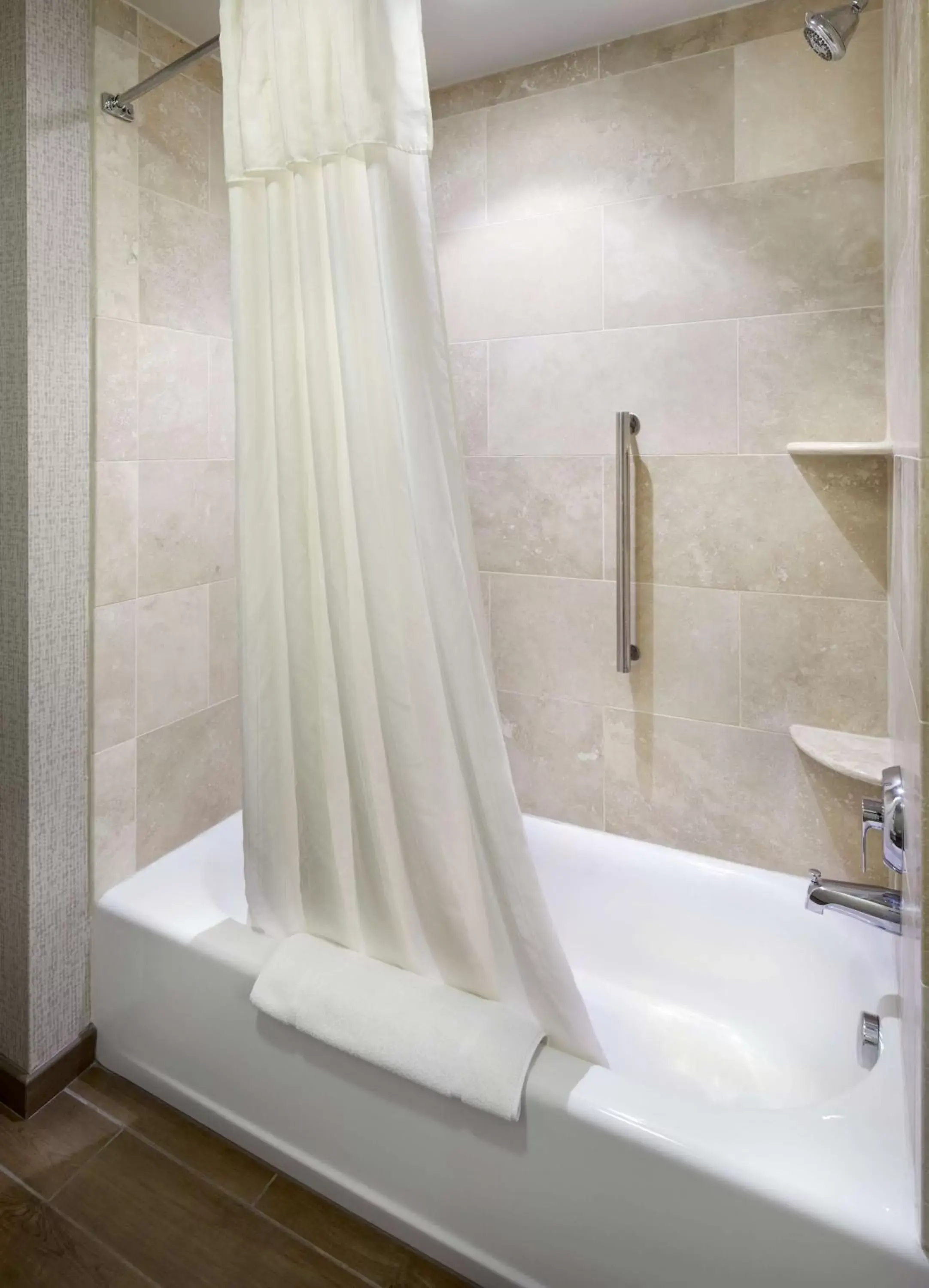 Bathroom in Homewood Suites by Hilton Pittsburgh Airport/Robinson Mall Area