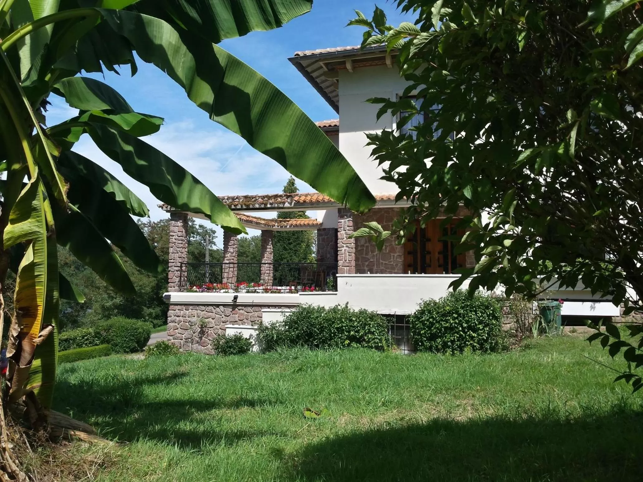 Property building in 13 Bees