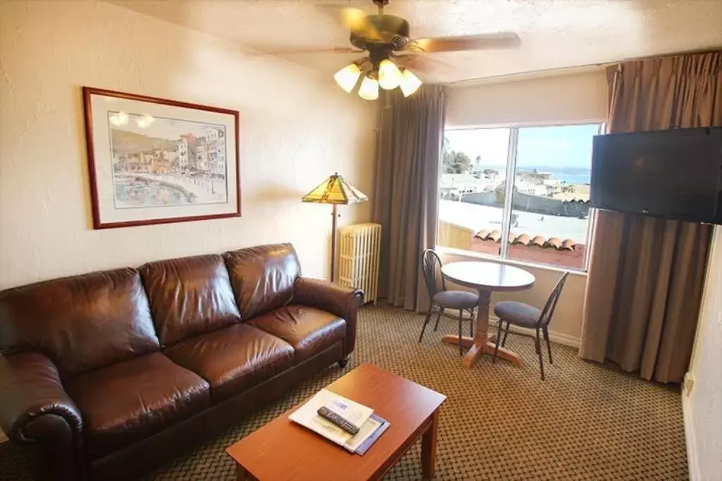 Living room, Seating Area in Capitola Venetian Hotel