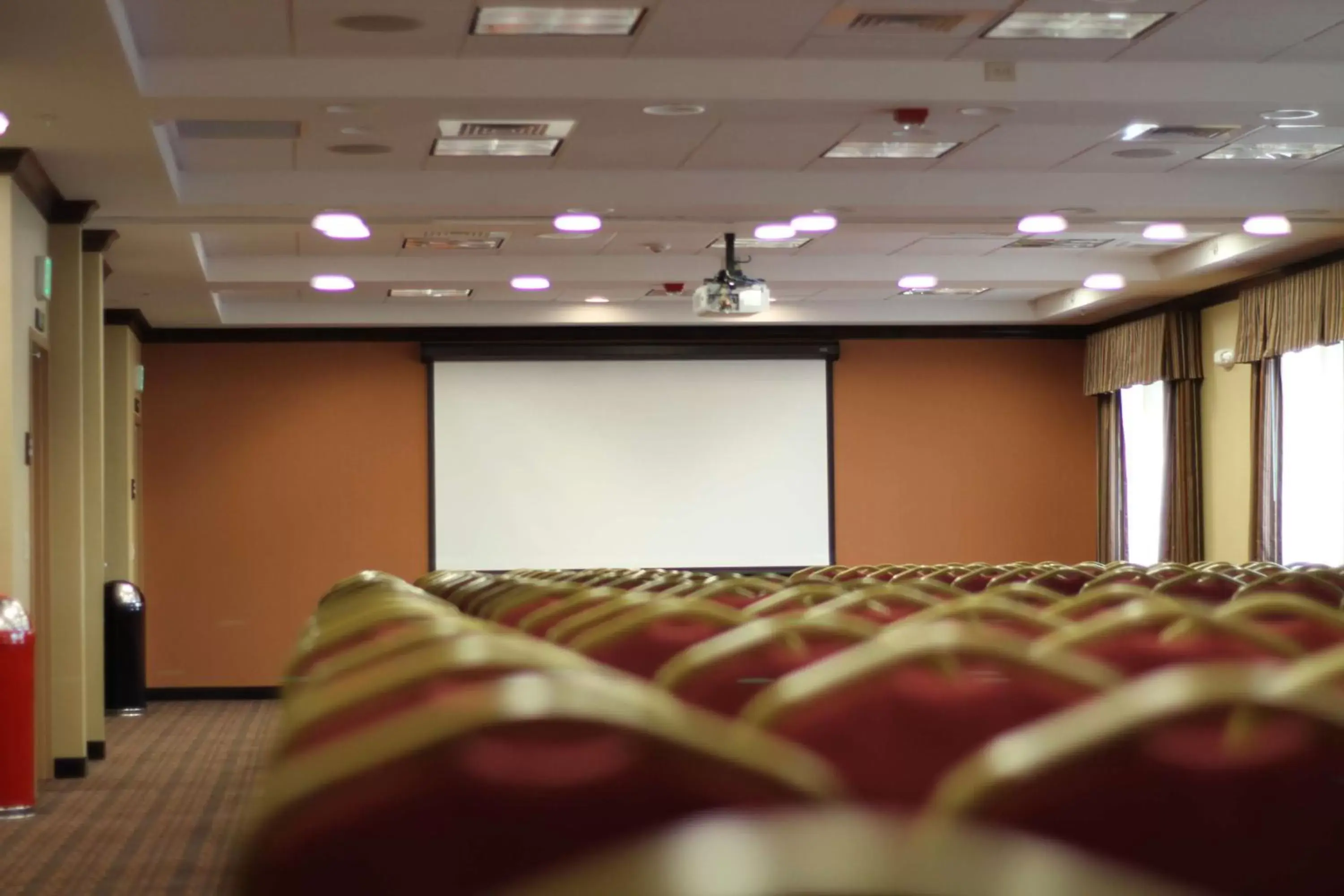 Meeting/conference room in Hampton Inn & Suites Folsom