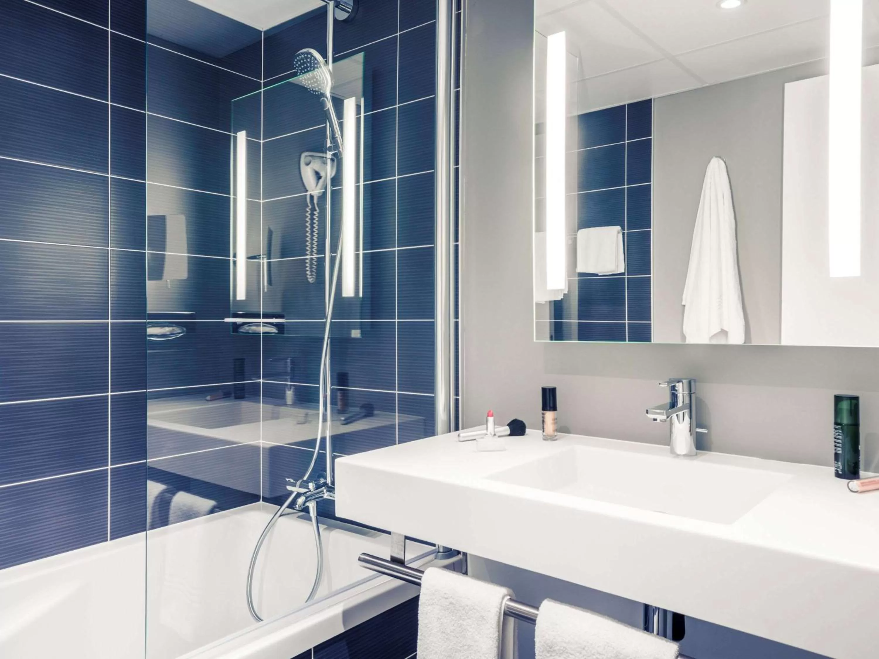 Photo of the whole room in Mercure Compiègne Sud