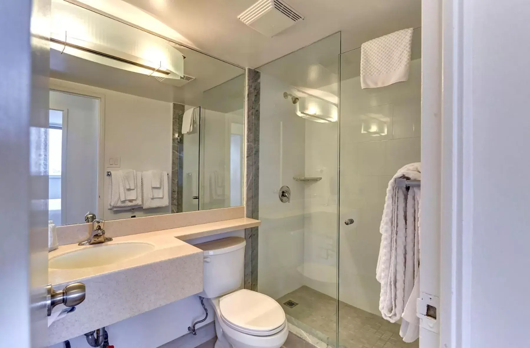 Shower, Bathroom in Town Inn Suites Hotel