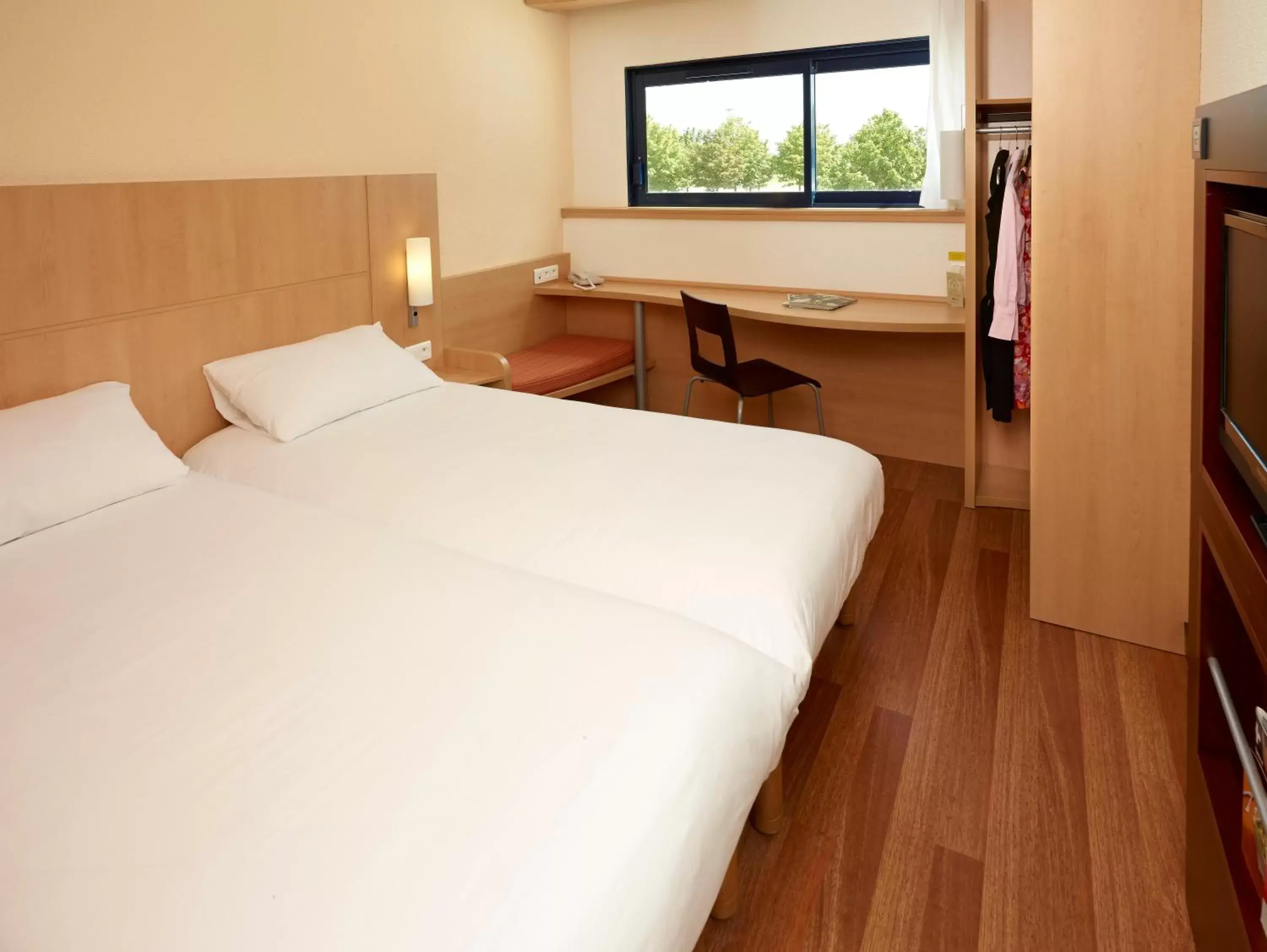 Standard Room with 2 Single Beds in ibis Site du Futuroscope