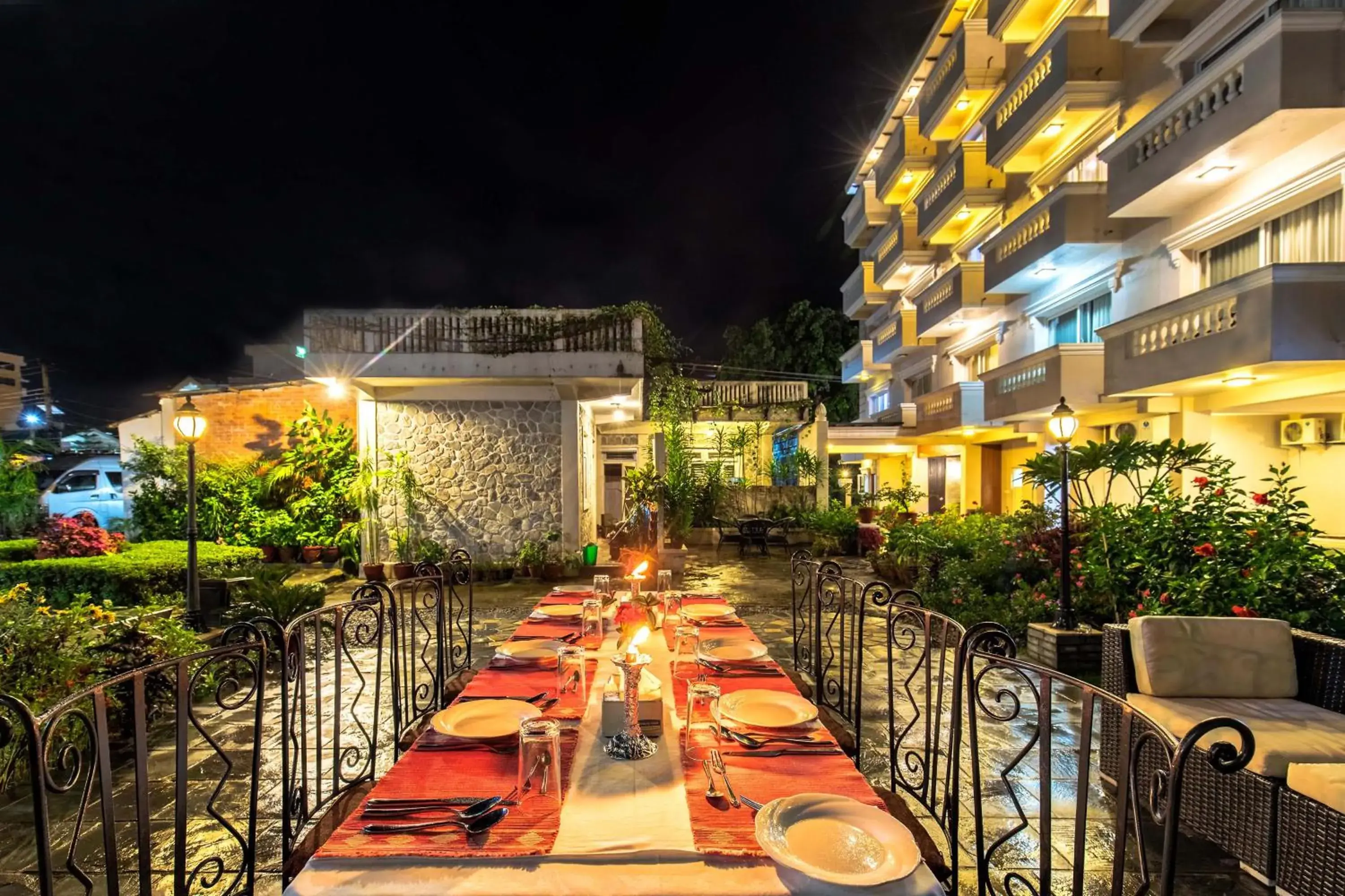 Restaurant/Places to Eat in Da Yatra Courtyard Hotel