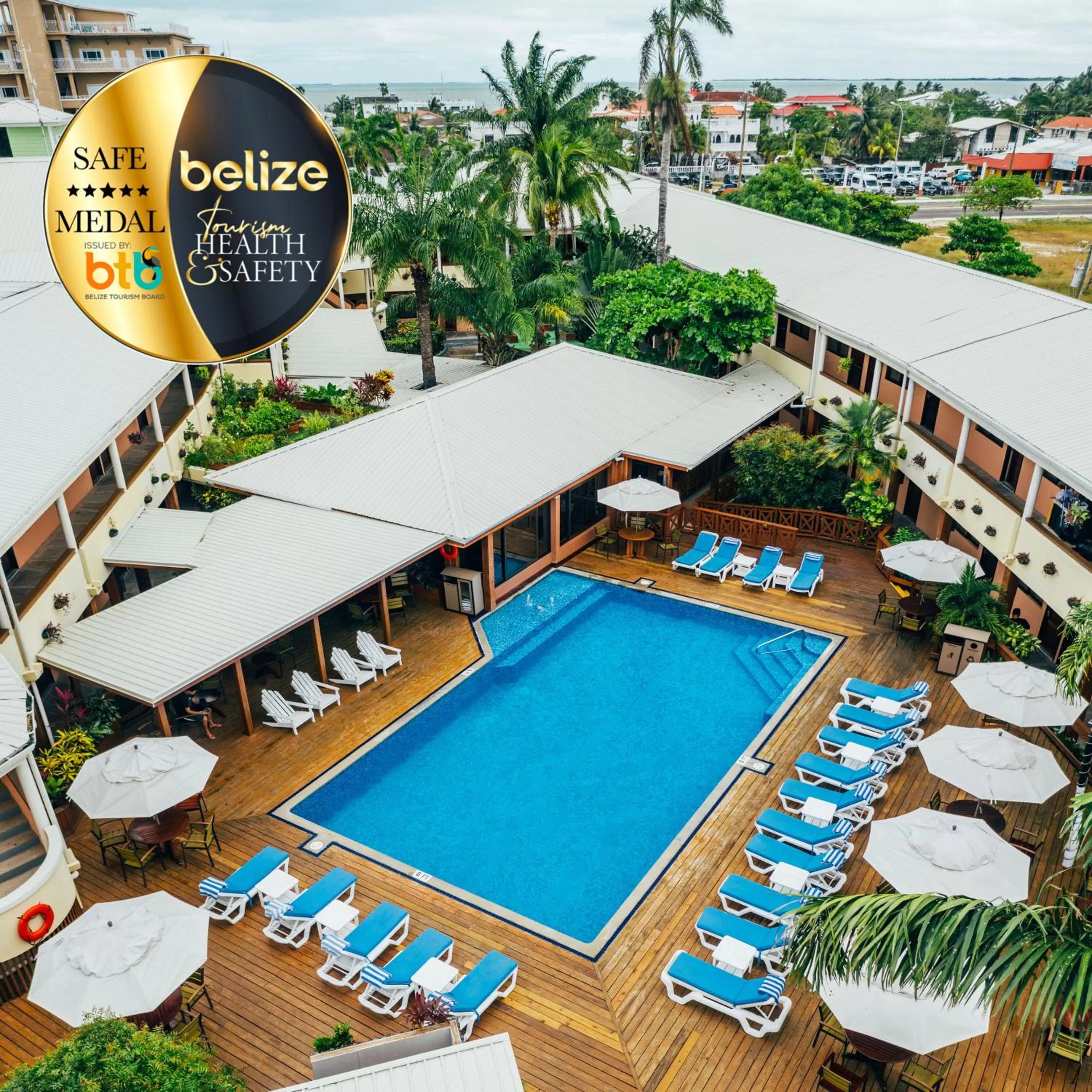 Swimming pool in Best Western Plus Belize Biltmore Plaza