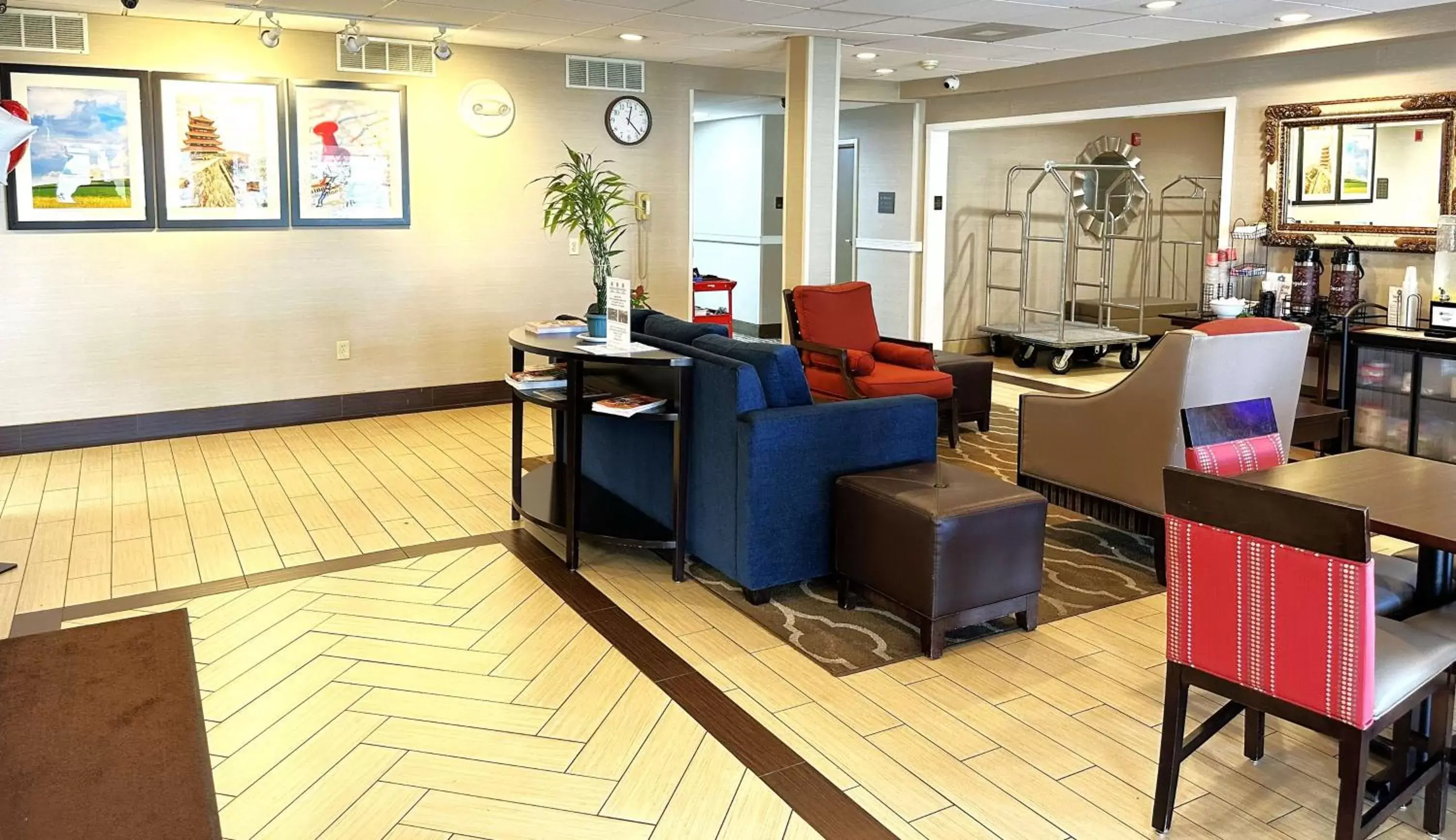 Lobby or reception, Lobby/Reception in SureStay Plus by Best Western Reading North