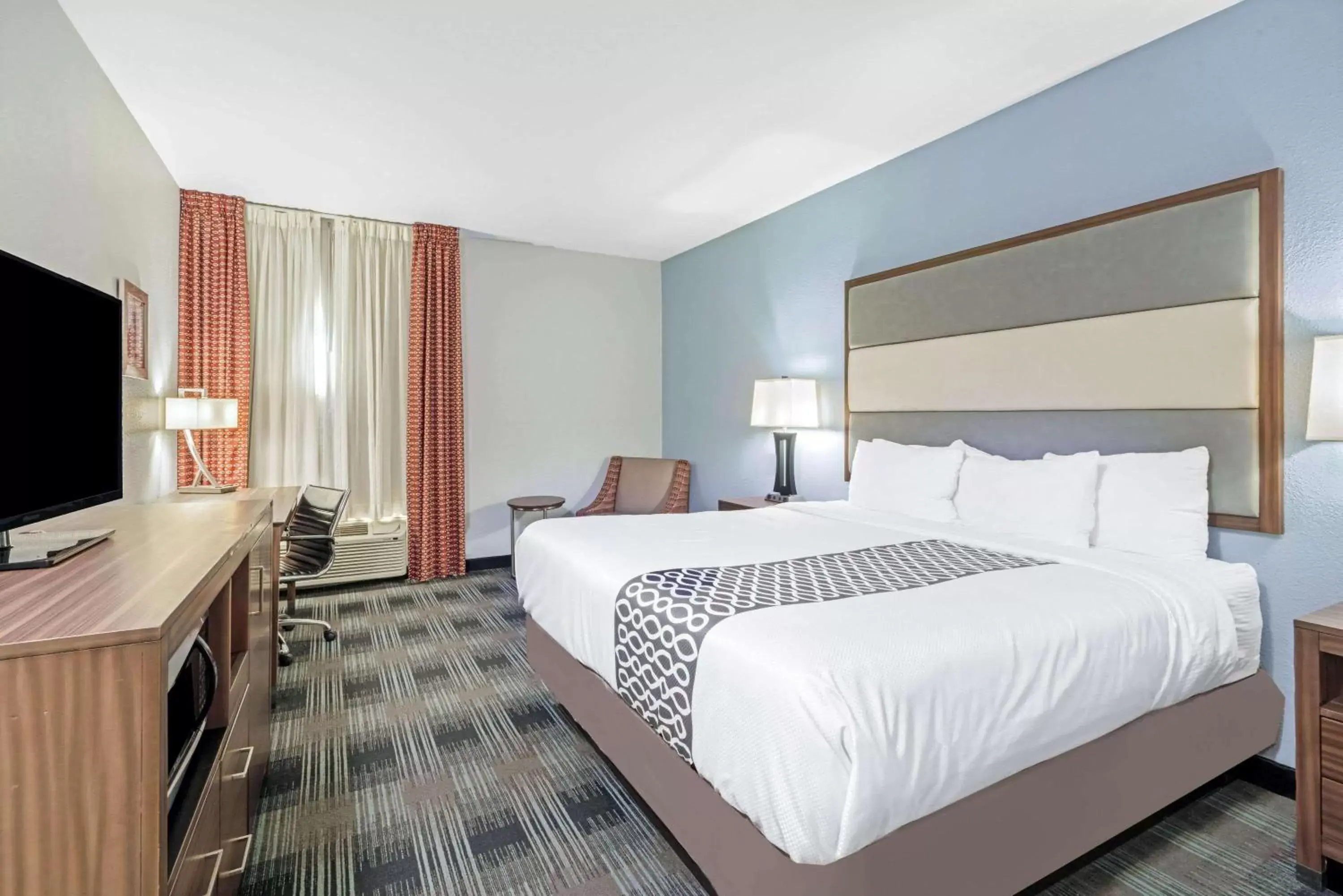 Photo of the whole room, Bed in La Quinta by Wyndham Guthrie Photo of the whole room, Bed in La Quinta by Wyndham Guthrie