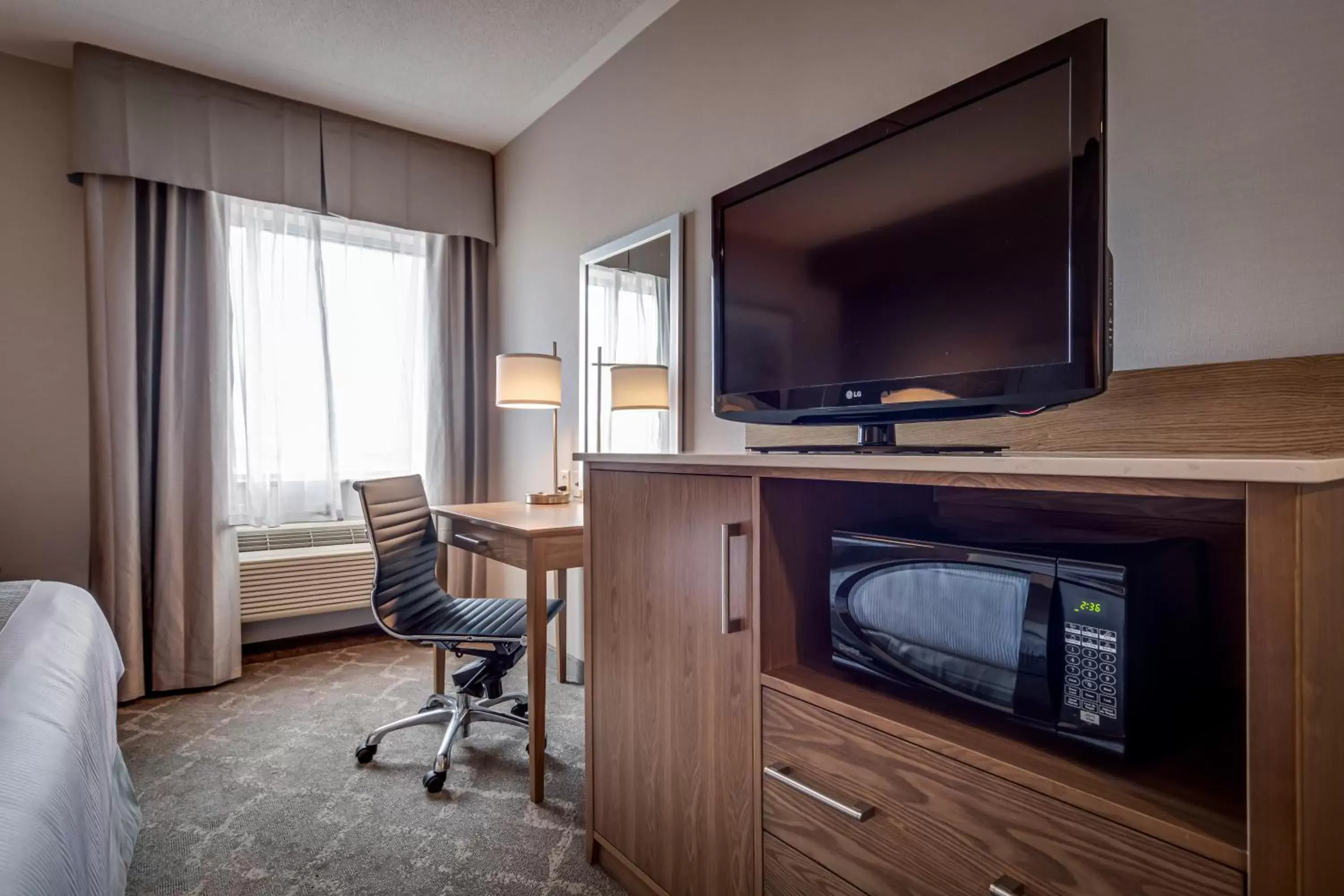 TV and multimedia, TV/Entertainment Center in Monte Carlo Inn Vaughan Suites
