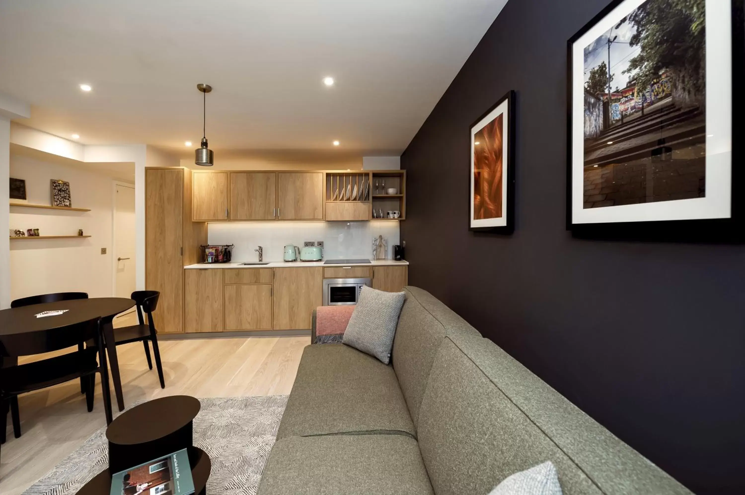 Kitchen or kitchenette, Seating Area in Wilde Aparthotels by Staycity Edinburgh Grassmarket