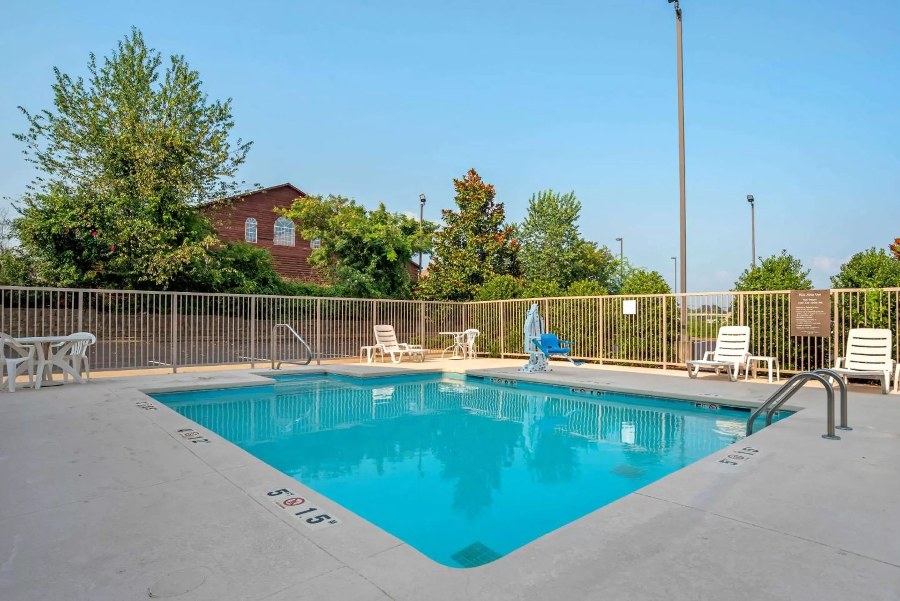 Activities, Swimming Pool in Comfort Suites Oxford I-20 exit 188