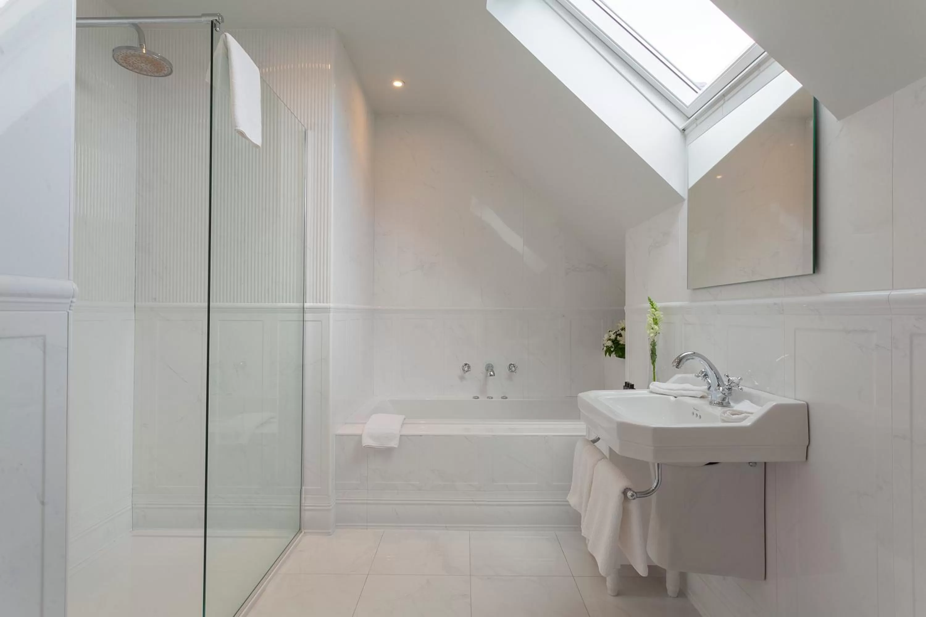 Bathroom in Killarney Randles Hotel