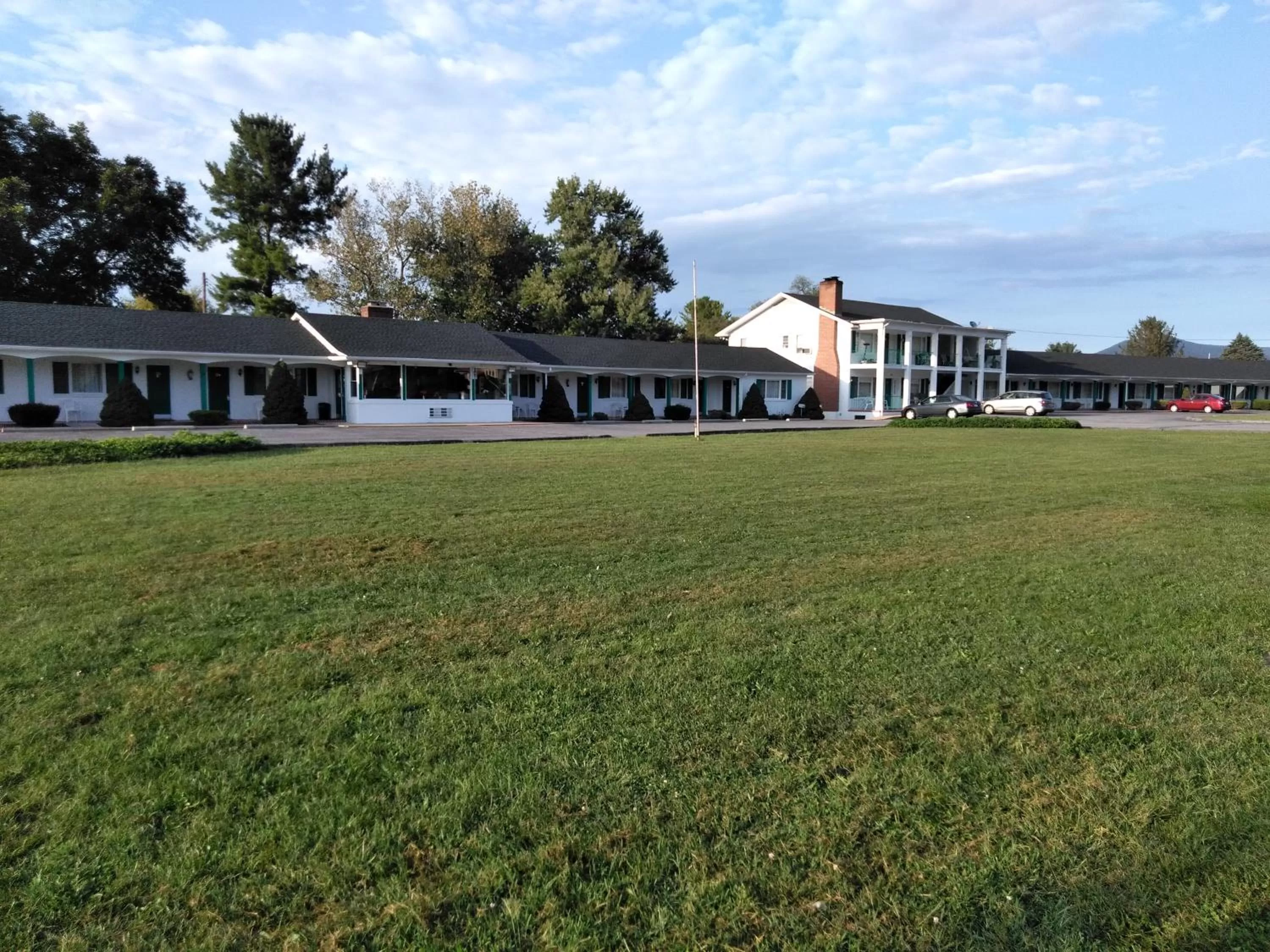 Bird's eye view, Property Building in The Cardinal Inn